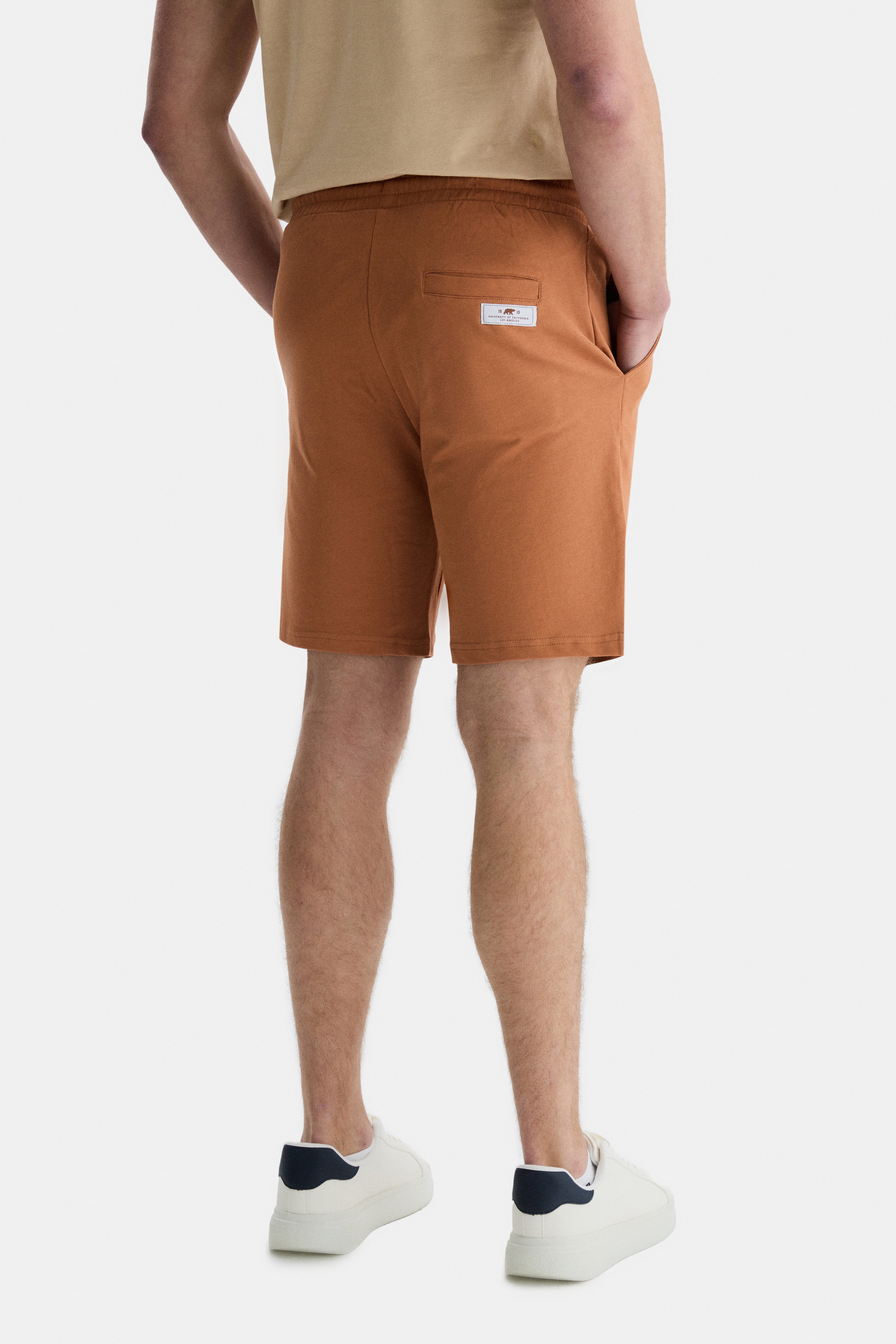 UCLA Pantaloni scurti cu snur si banda elastica in talie, buzunare laterale si imprimeu cu logo discret, Bej, FOWLER