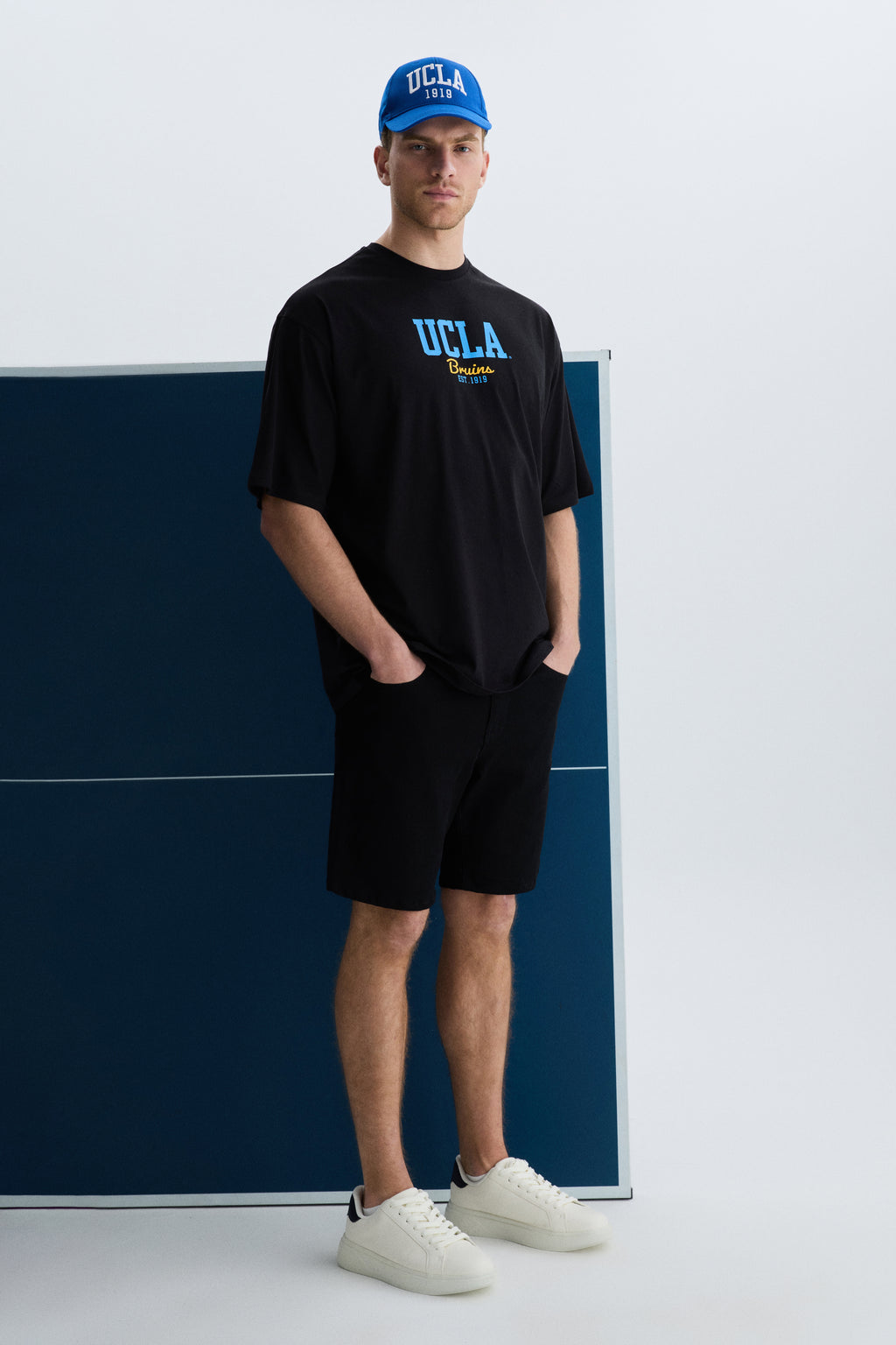 UCLA Tricou cu decolteu la baza gatului, imprimeu cu logo, regular fit, Negru, HUNTER