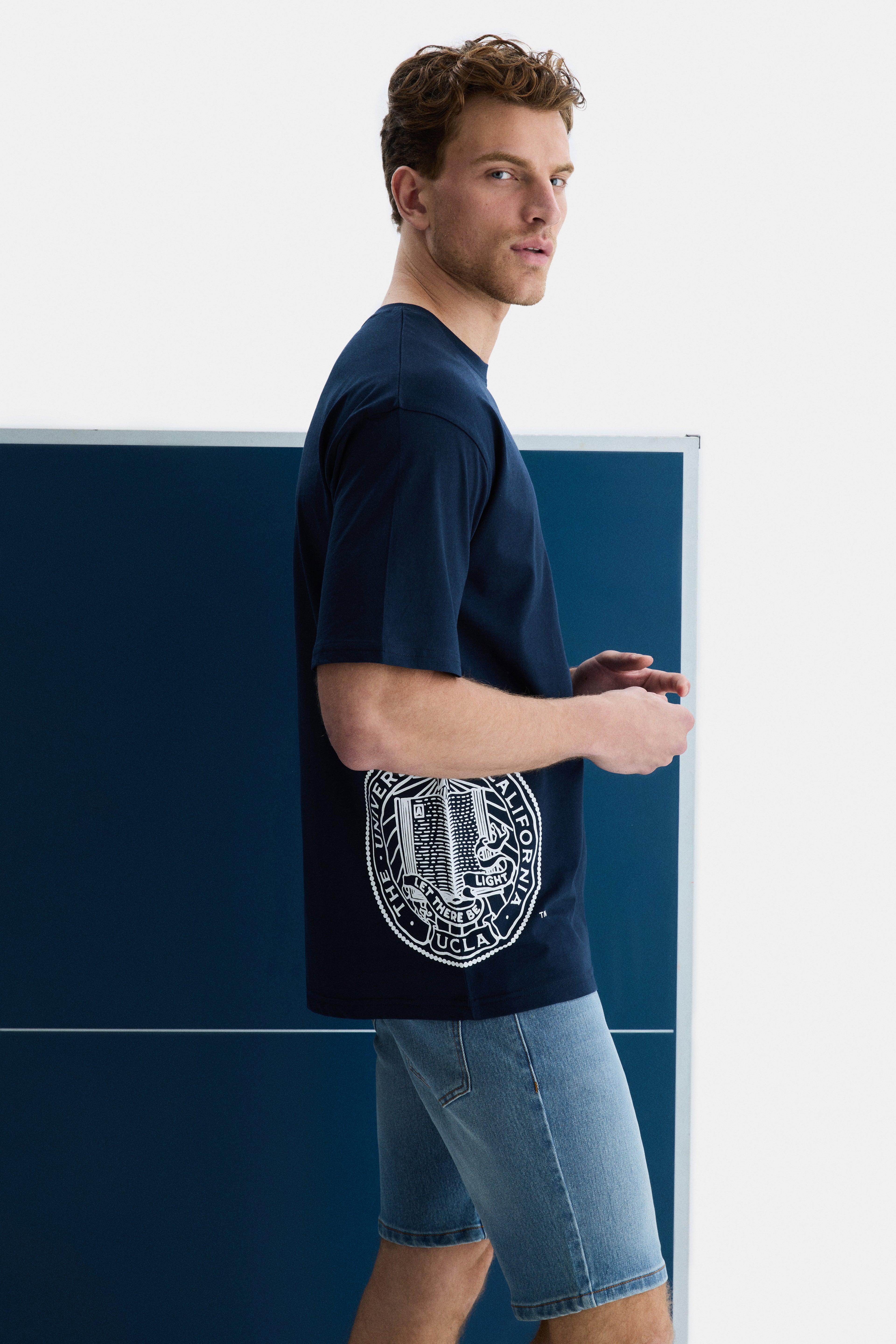 UCLA Tricou cu decolteu la baza gatului, imprimeu cu logo, regular fit, Bleumarin, IGNISO