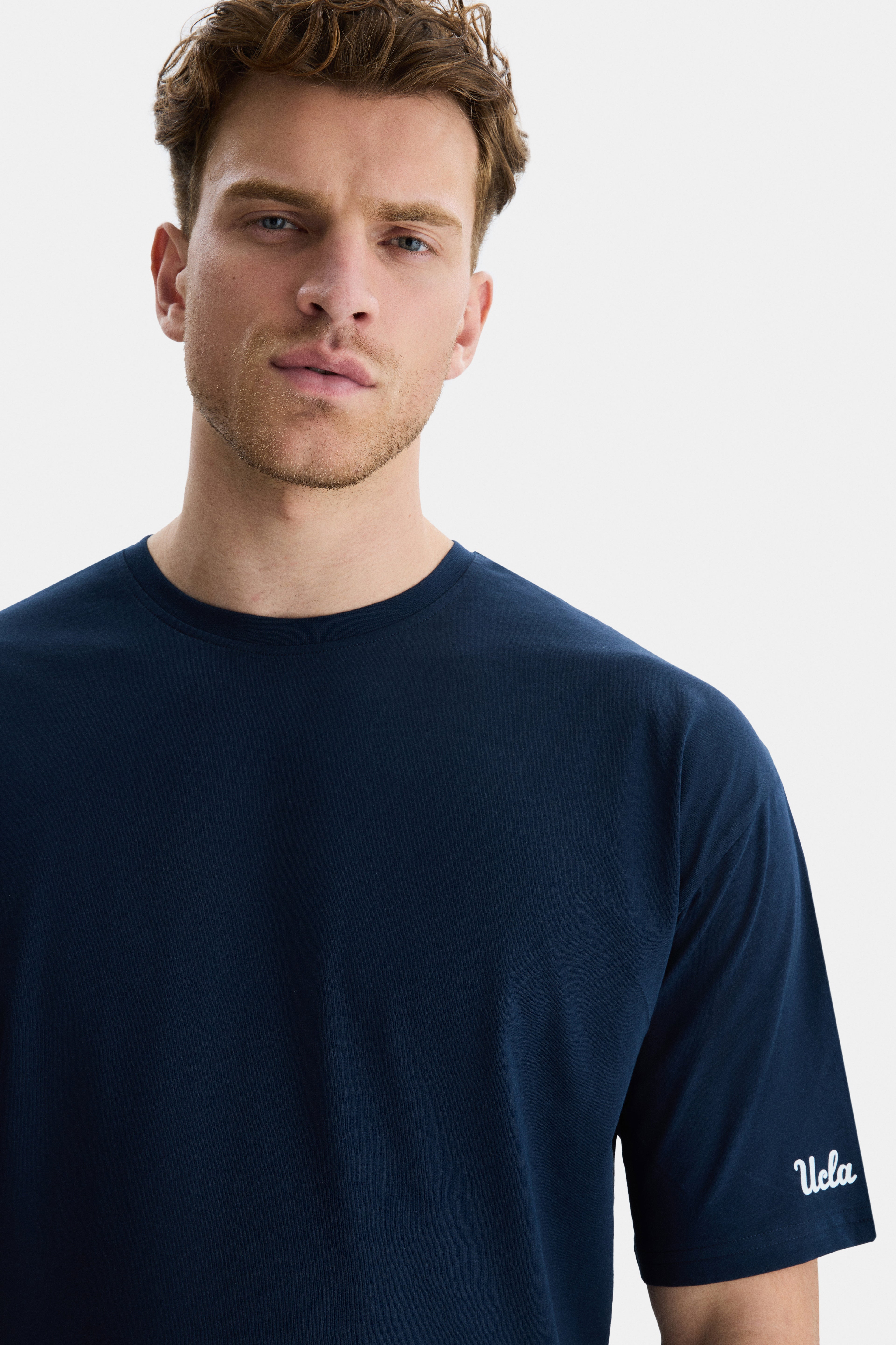UCLA Tricou cu decolteu la baza gatului, imprimeu cu logo, regular fit, Bleumarin, IGNISO