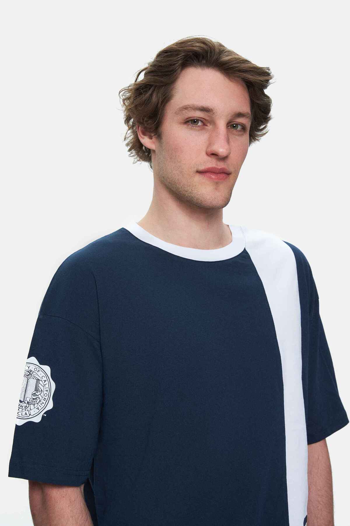 UCLA Tricou cu decolteu la baza gatului, imprimeu cu logo, regular fit, Bleumarin, KEITH