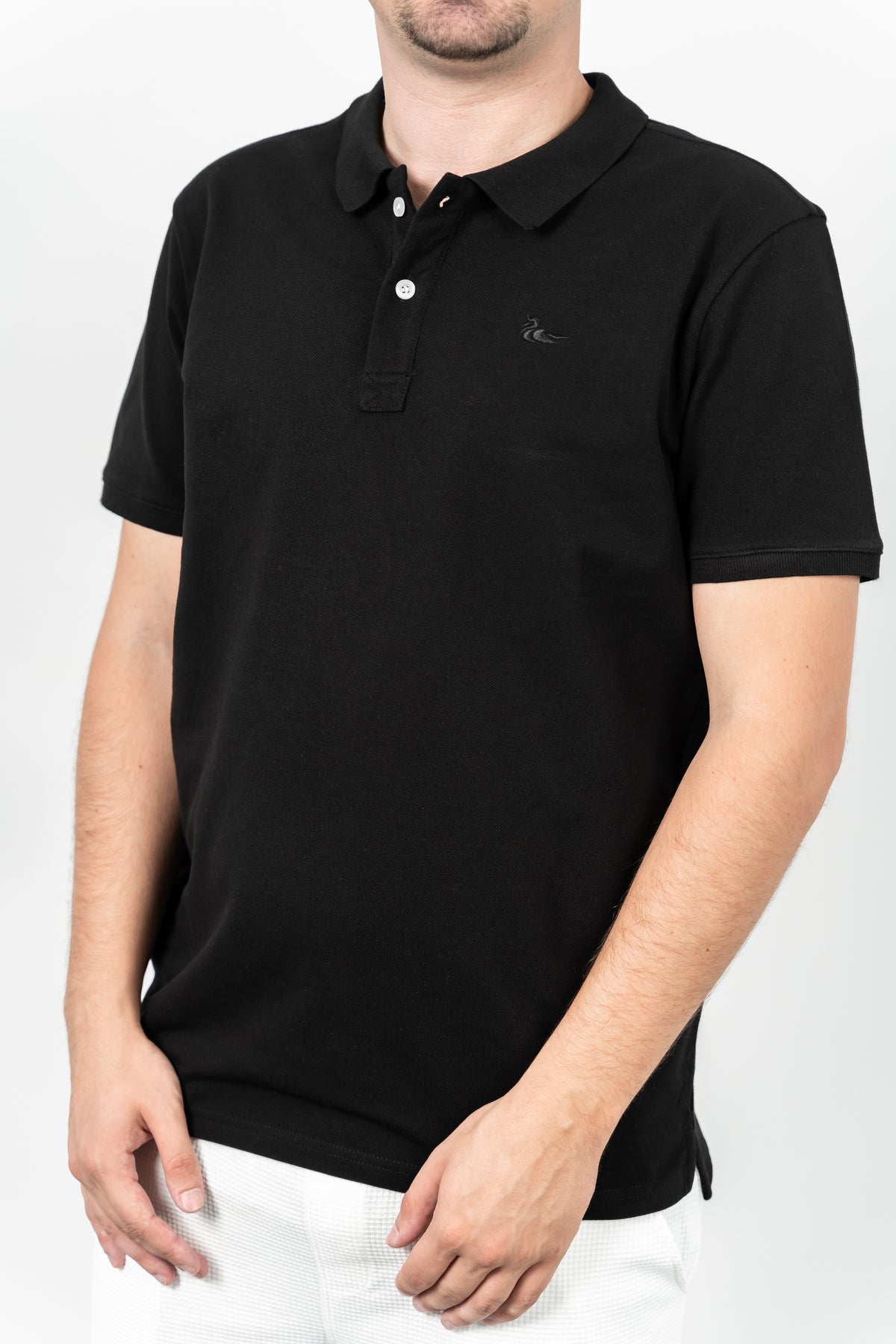 UCLA Tricou cu guler si nasturi, regular fit, logo brodat discret, Negru, LAKES