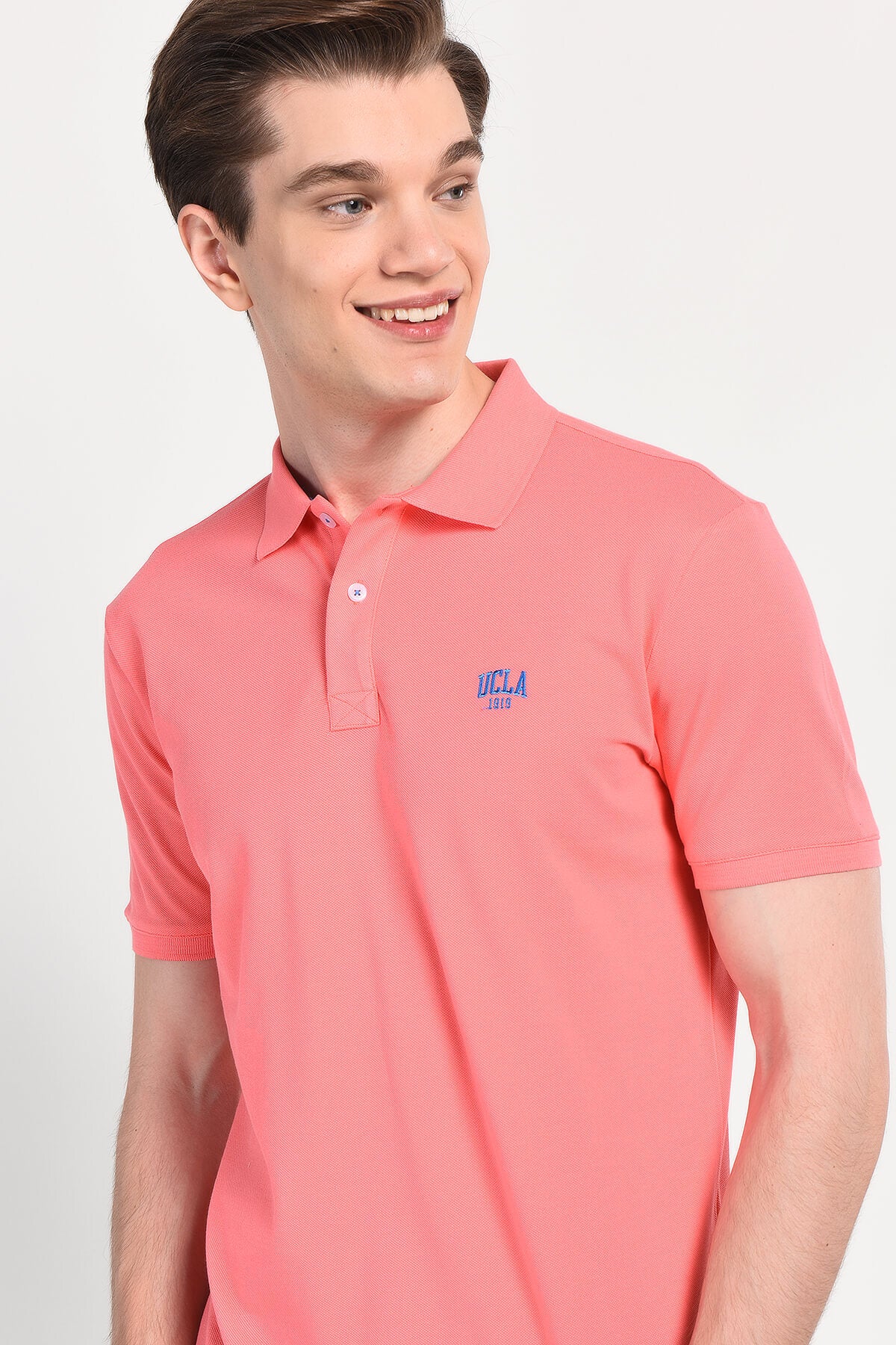 UCLA Tricou cu guler si nasturi, regular fit, logo brodat discret, Roz, LAKES