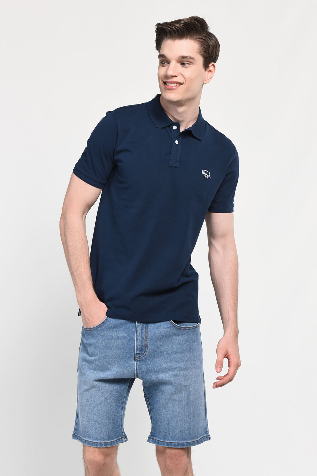 UCLA Tricou cu guler si nasturi, regular fit, logo brodat discret, Bleumarin, LAKES