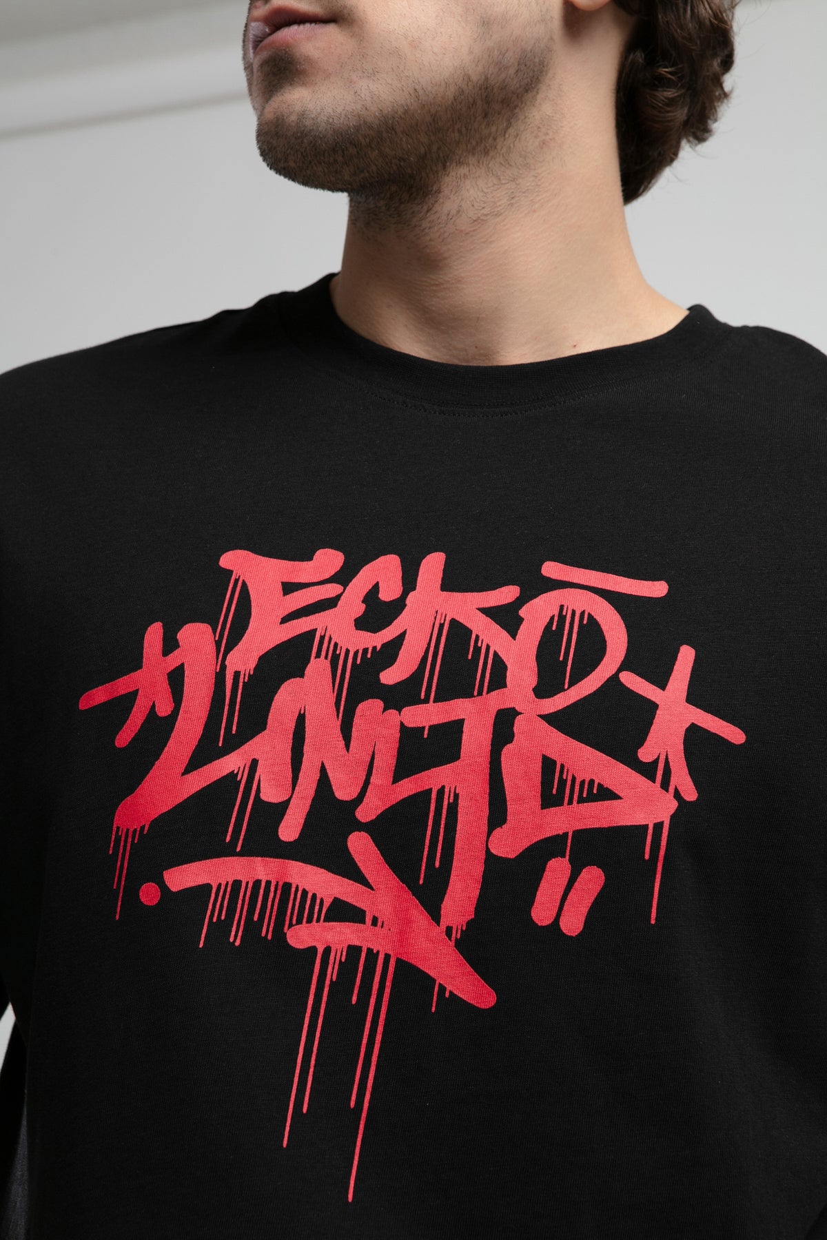 Ecko Unltd. Tricou cu decolteu la baza gatului, imprimeu cu logo, Negru, OCULUS
