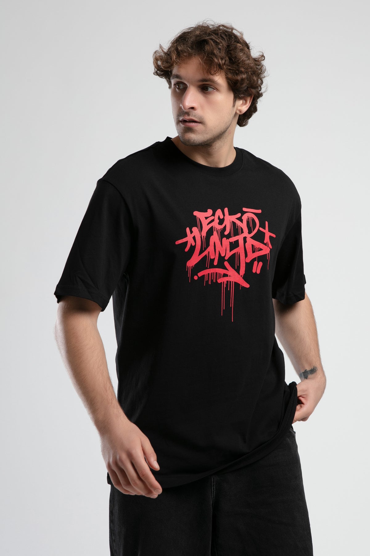 Ecko Unltd. Tricou cu decolteu la baza gatului, imprimeu cu logo, Negru, OCULUS