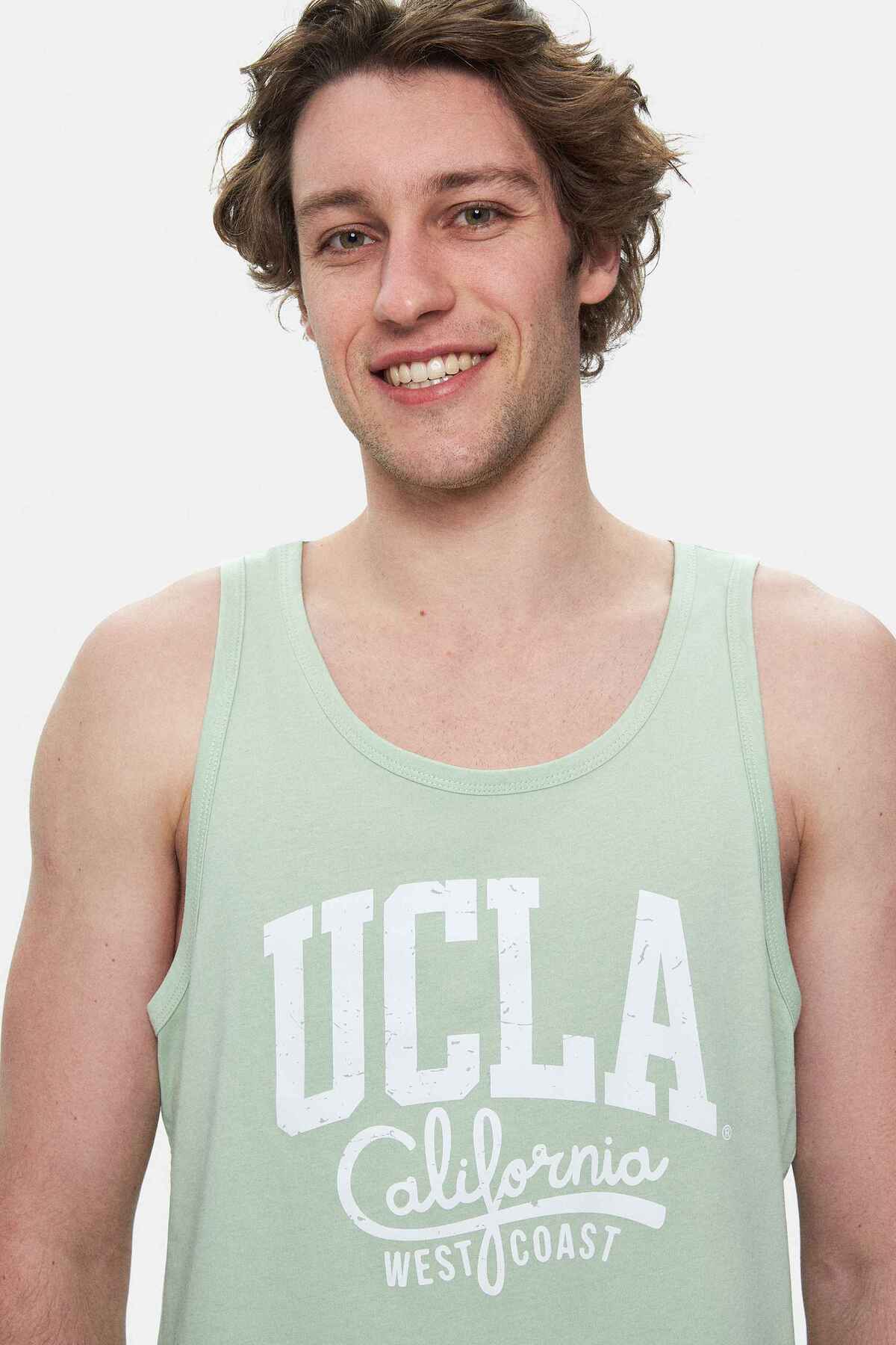 UCLA Tricou cu decolteu la baza gatului, imprimeu cu logo, regular fit, Verde inchis, PEBBLE