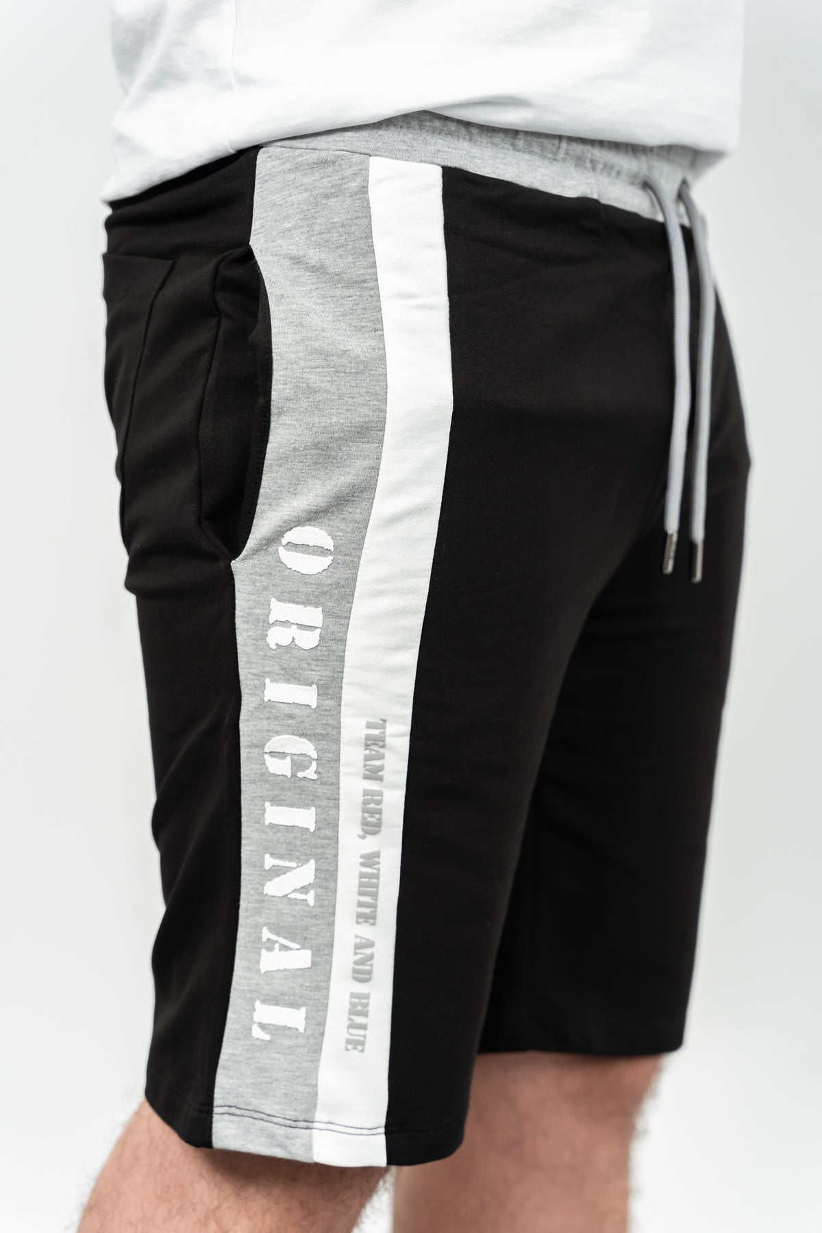 RWB, Pantaloni scurti cu snur si elastic in talie, buzunare laterale, regular fit, ROZRA, Negru