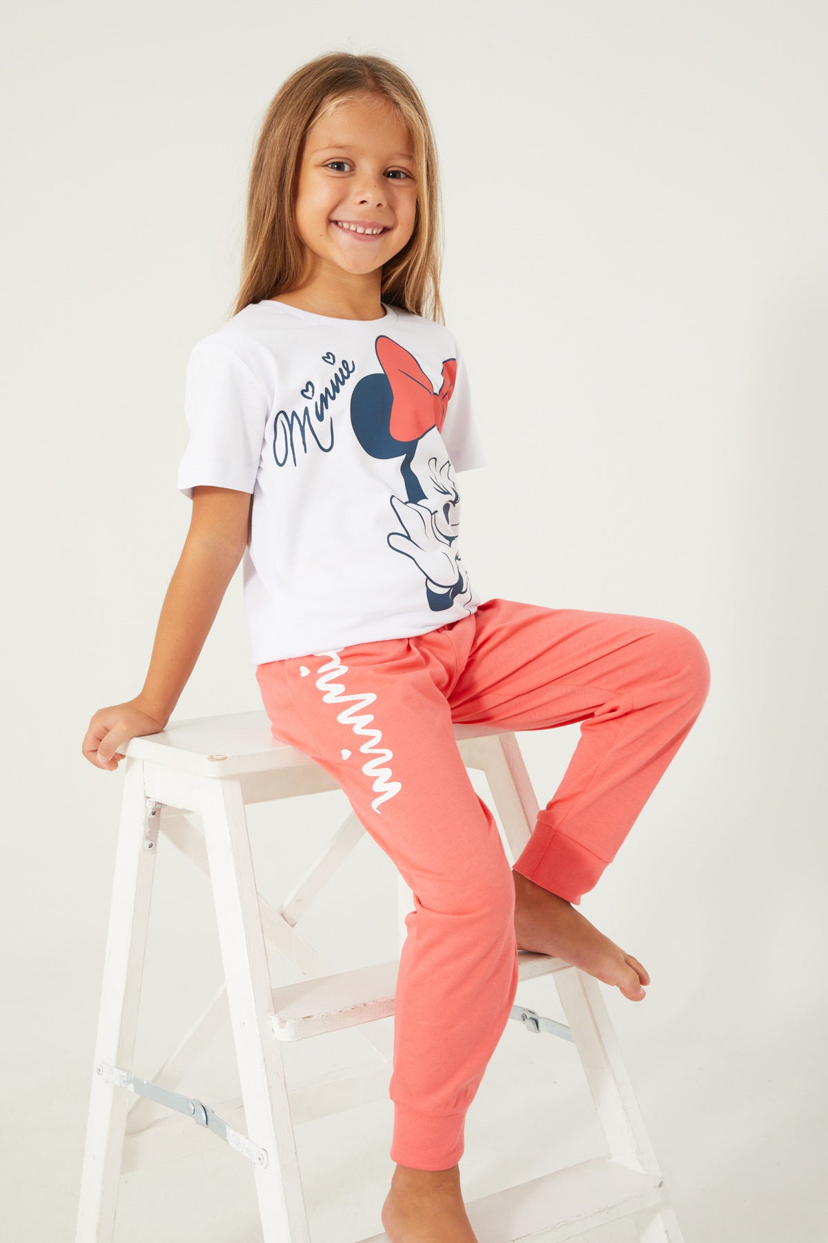 Set doua piese cu tricou si pantaloni, bumbac, decolteu la baza gatului si talie elastica, Alb