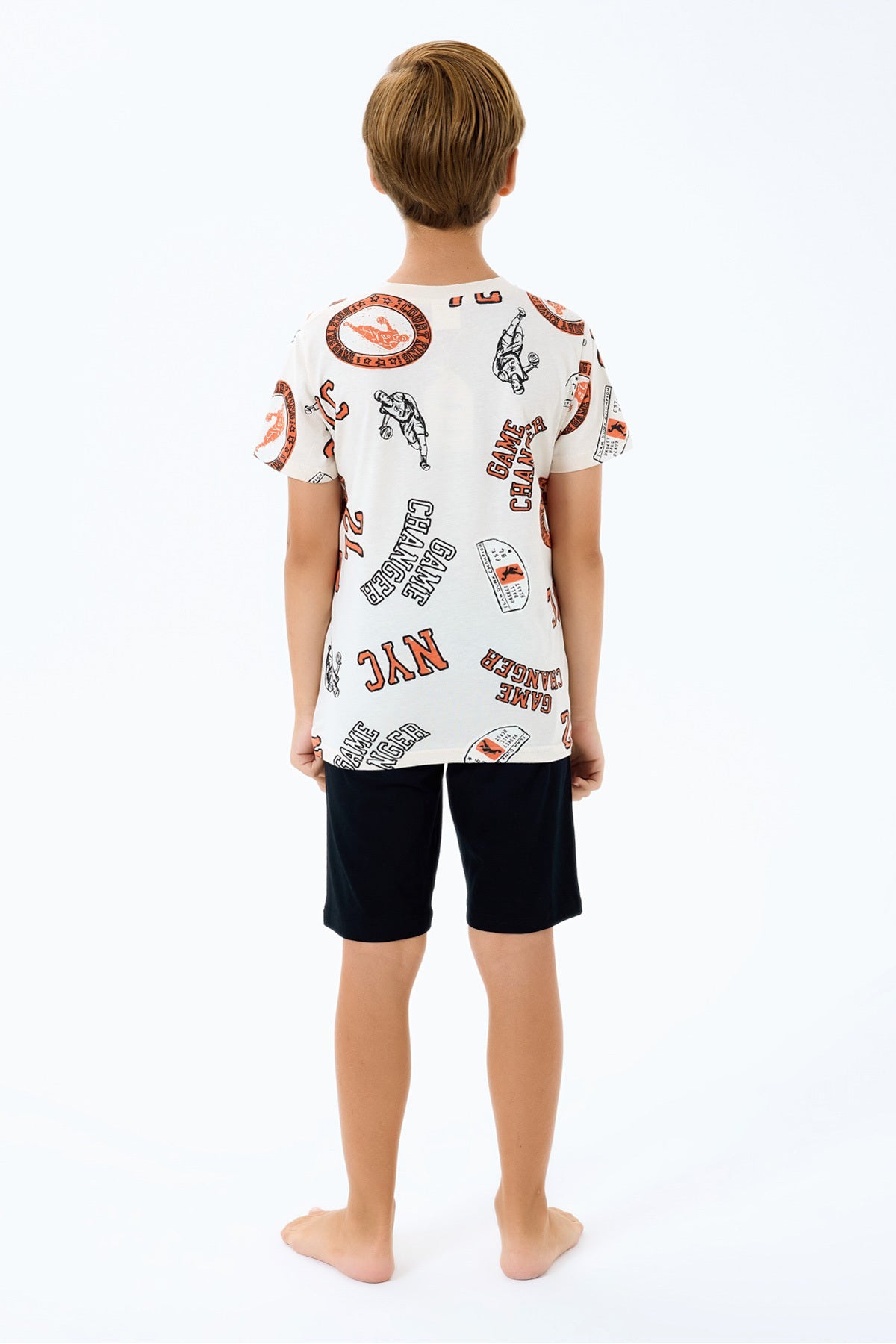 Set doua piese cu tricou si pantaloni scurti, pentru baieti, decolteu la baza gatului si model, Bej