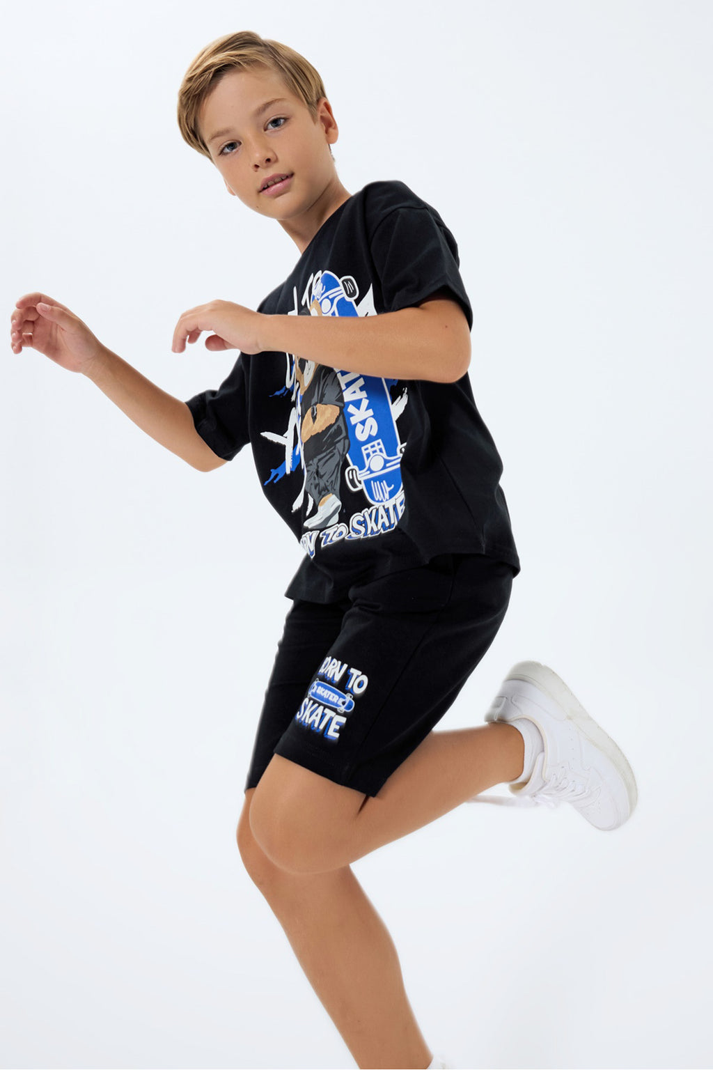 Set doua piese cu tricou si pantaloni scurti, pentru baieti