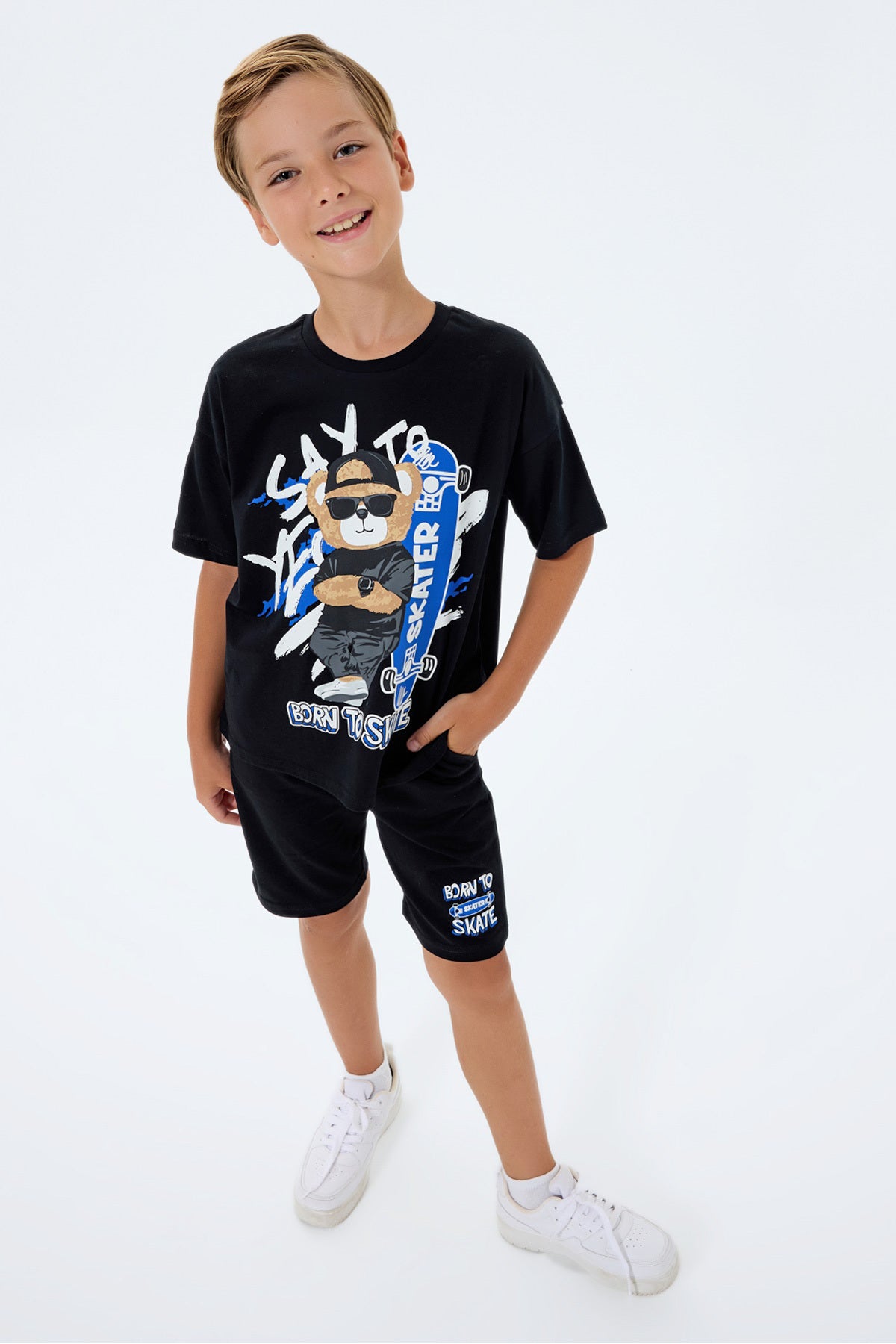 Set doua piese cu tricou si pantaloni scurti, pentru baieti