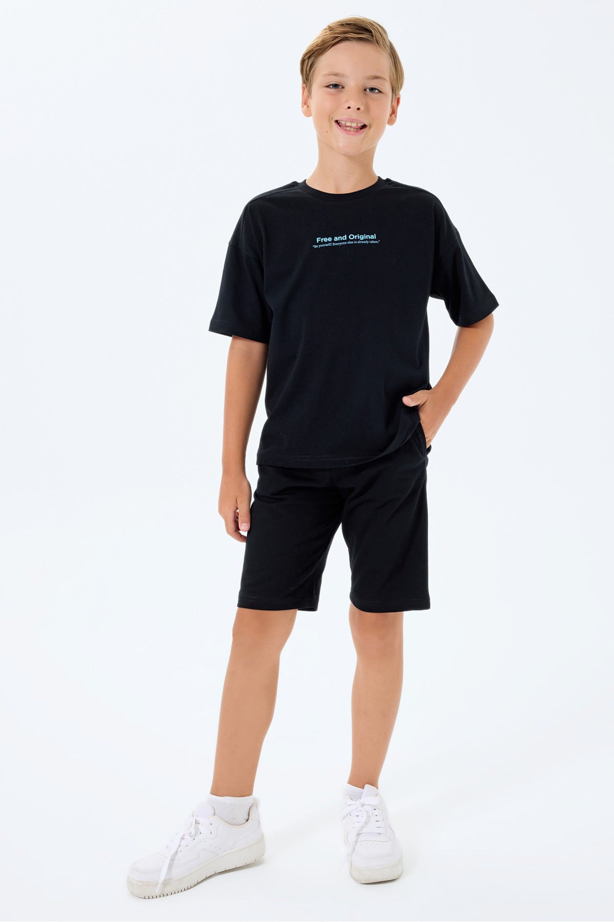 Set doua piese cu tricou si pantaloni scurti, pentru baieti