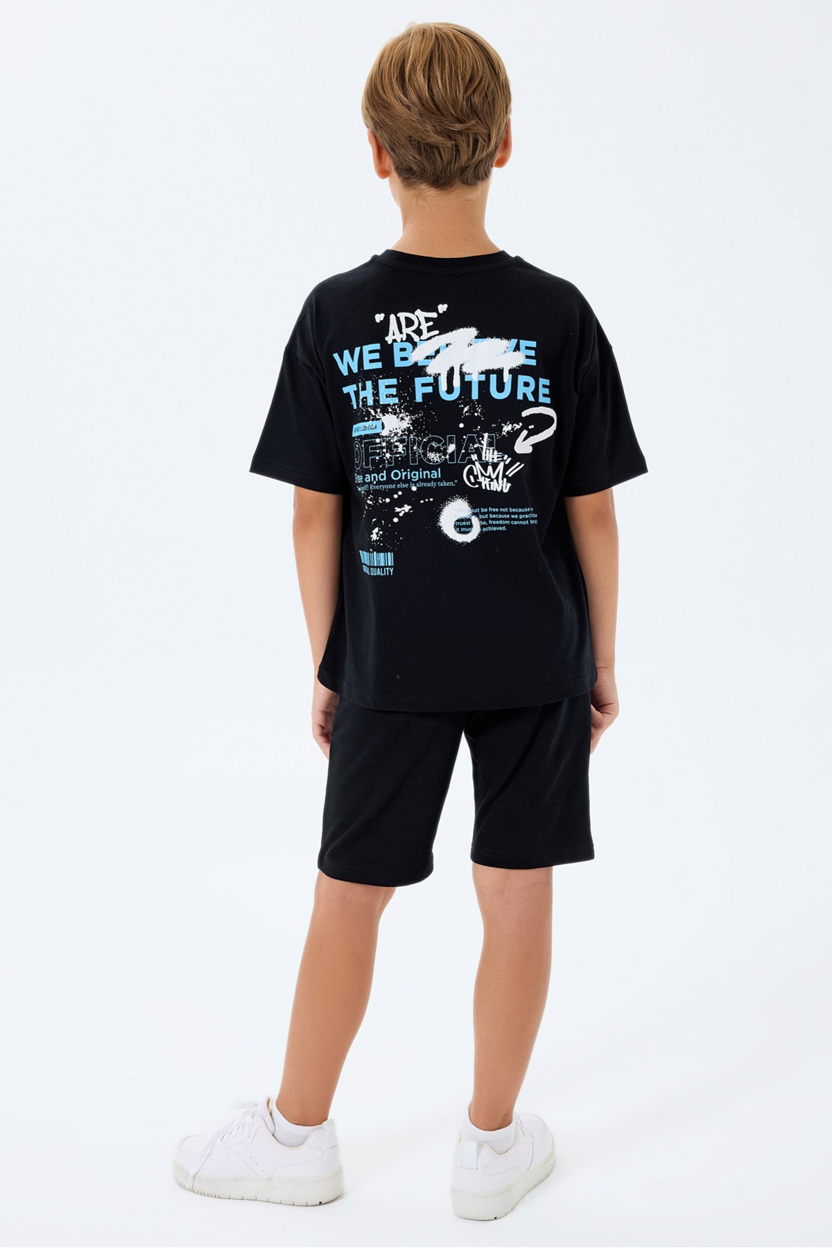 Set doua piese cu tricou si pantaloni scurti, pentru baieti