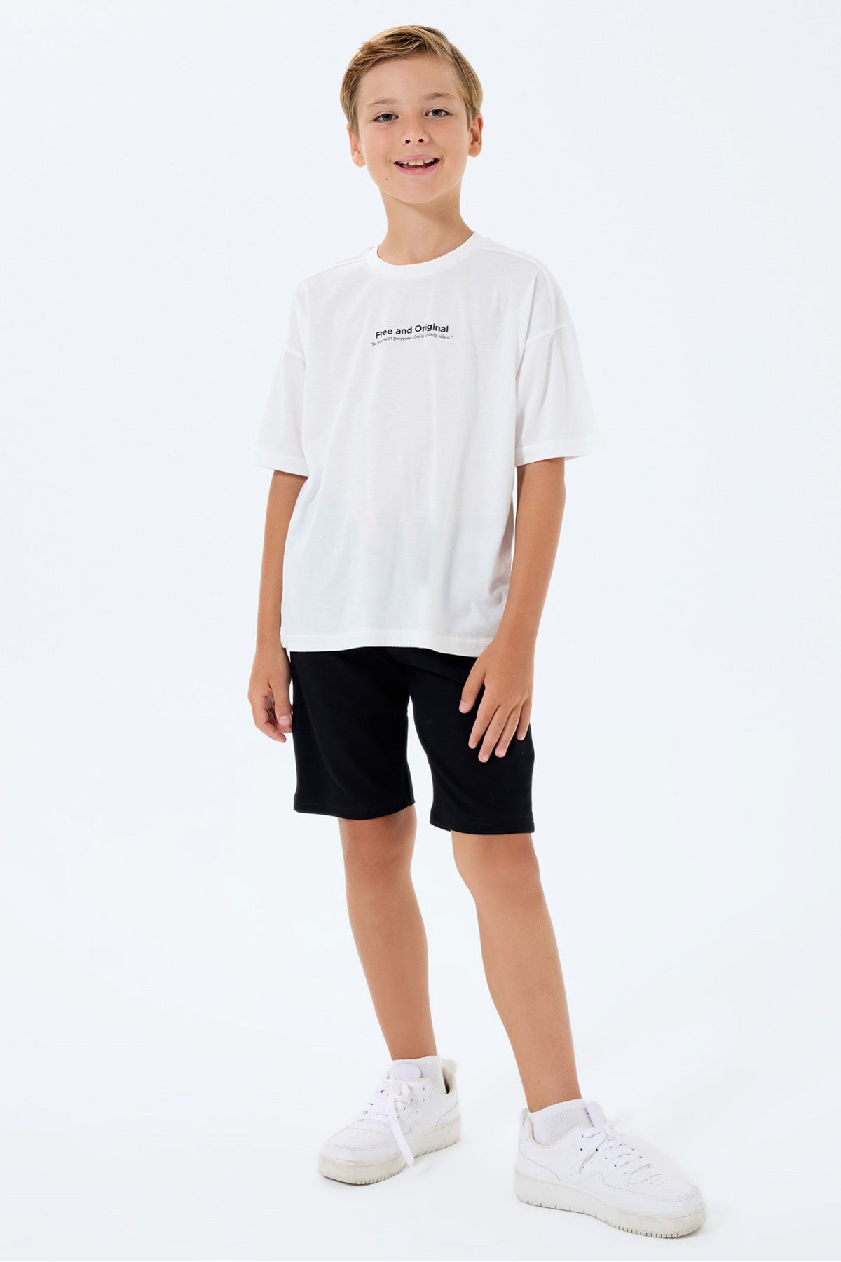 Set doua piese cu tricou si pantaloni scurti, pentru baieti