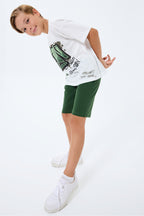 Set doua piese cu tricou si pantaloni scurti, pentru baieti, decolteu la baza gatului si model, Alb