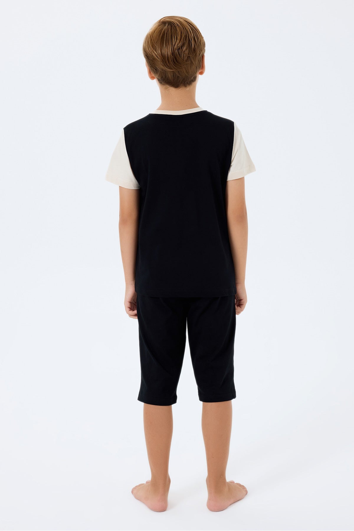 Set doua piese cu tricou si pantaloni scurti, pentru baieti, decolteu la baza gatului si model, Negru