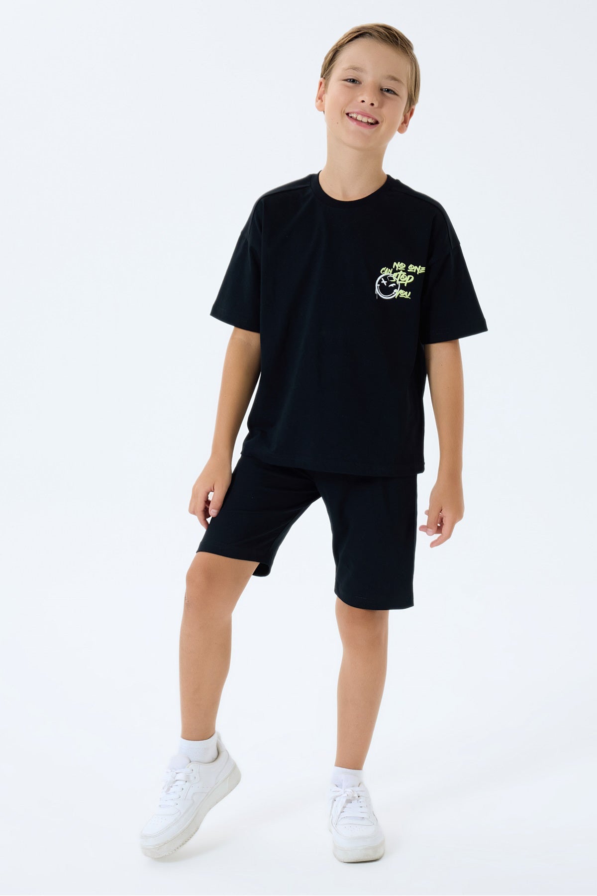 Set doua piese cu tricou si pantaloni scurti, pentru baieti