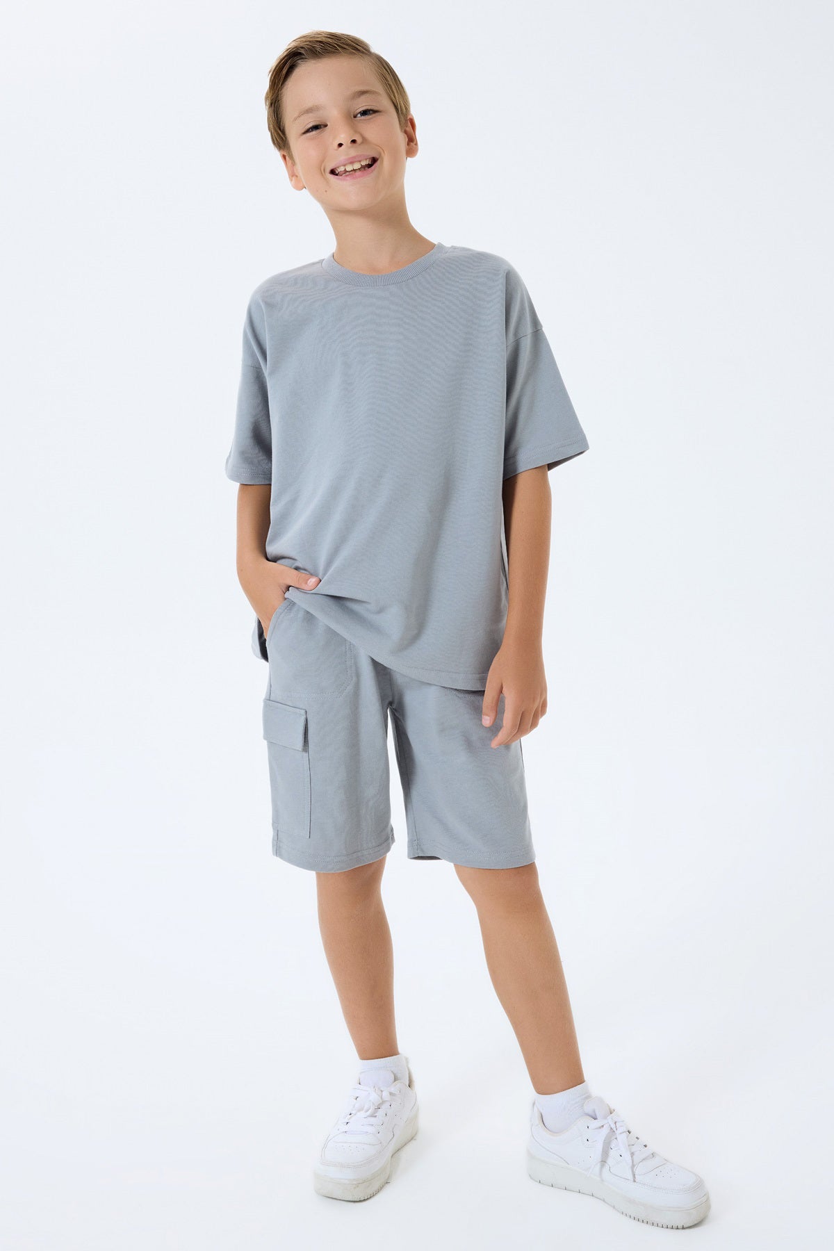 Set doua piese cu tricou si pantaloni scurti, pentru baieti
