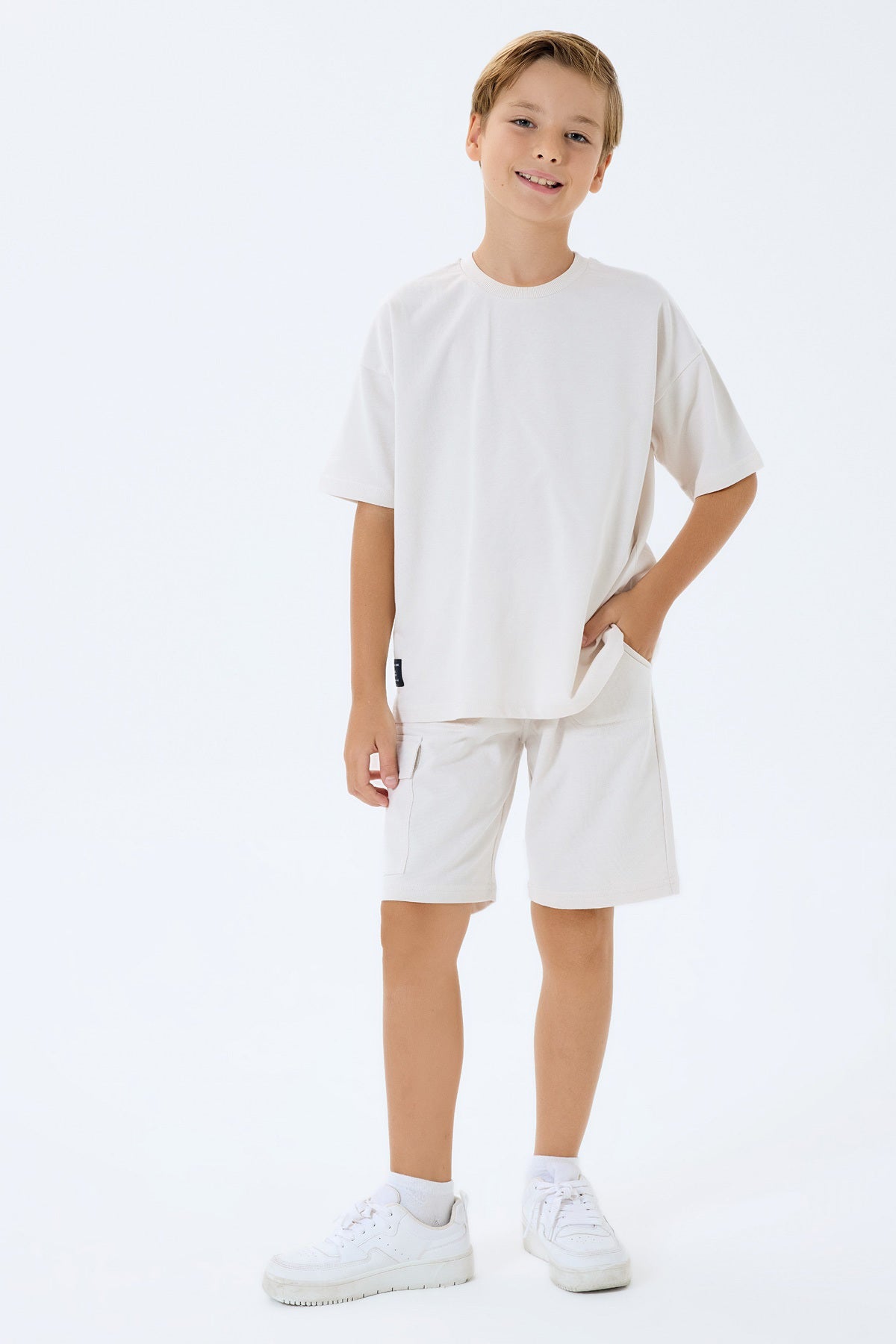 Set doua piese cu tricou si pantaloni scurti, pentru baieti