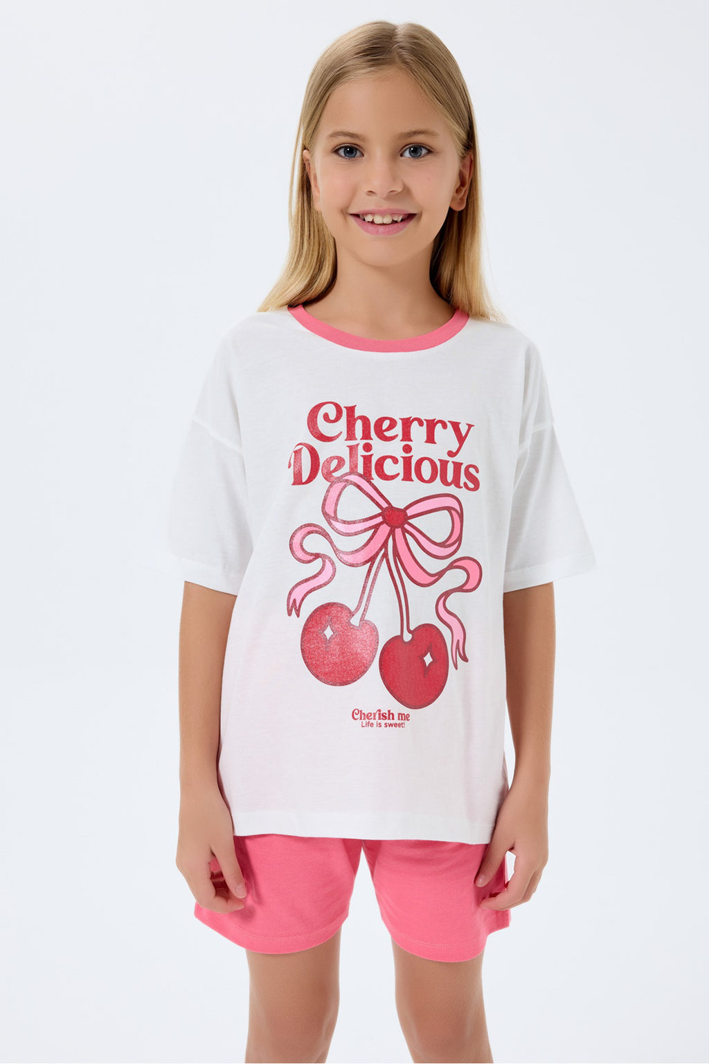 Set doua piese cu tricou si pantaloni scurti, cu decolteu la baza gatului si model, Alb