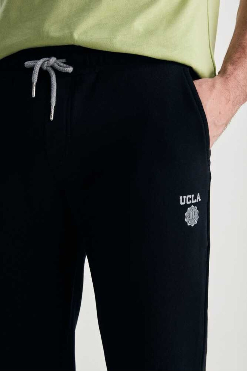 UCLA Pantaloni de trening cu elastic si snur in talie, buzunare laterale