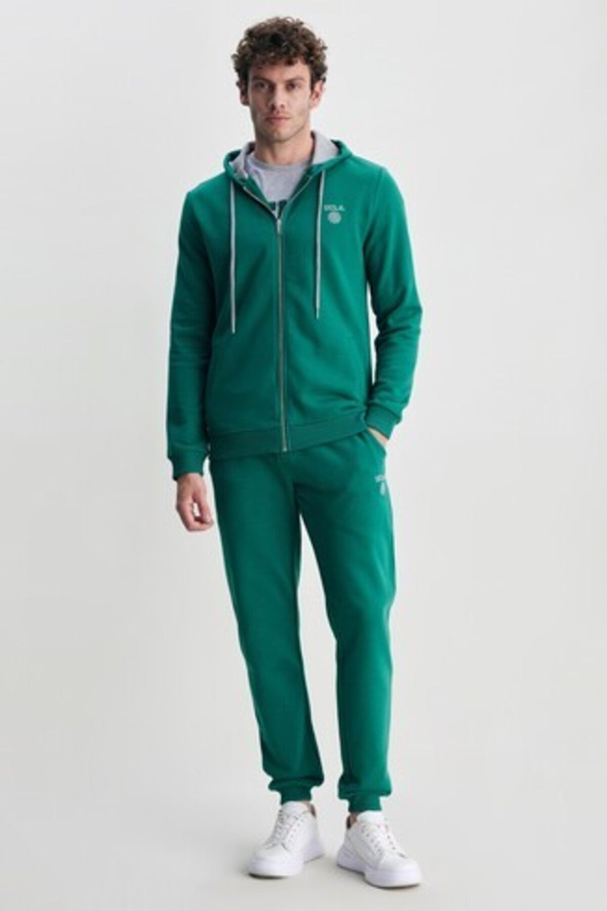 UCLA Pantaloni de trening cu elastic si snur in talie, buzunare laterale