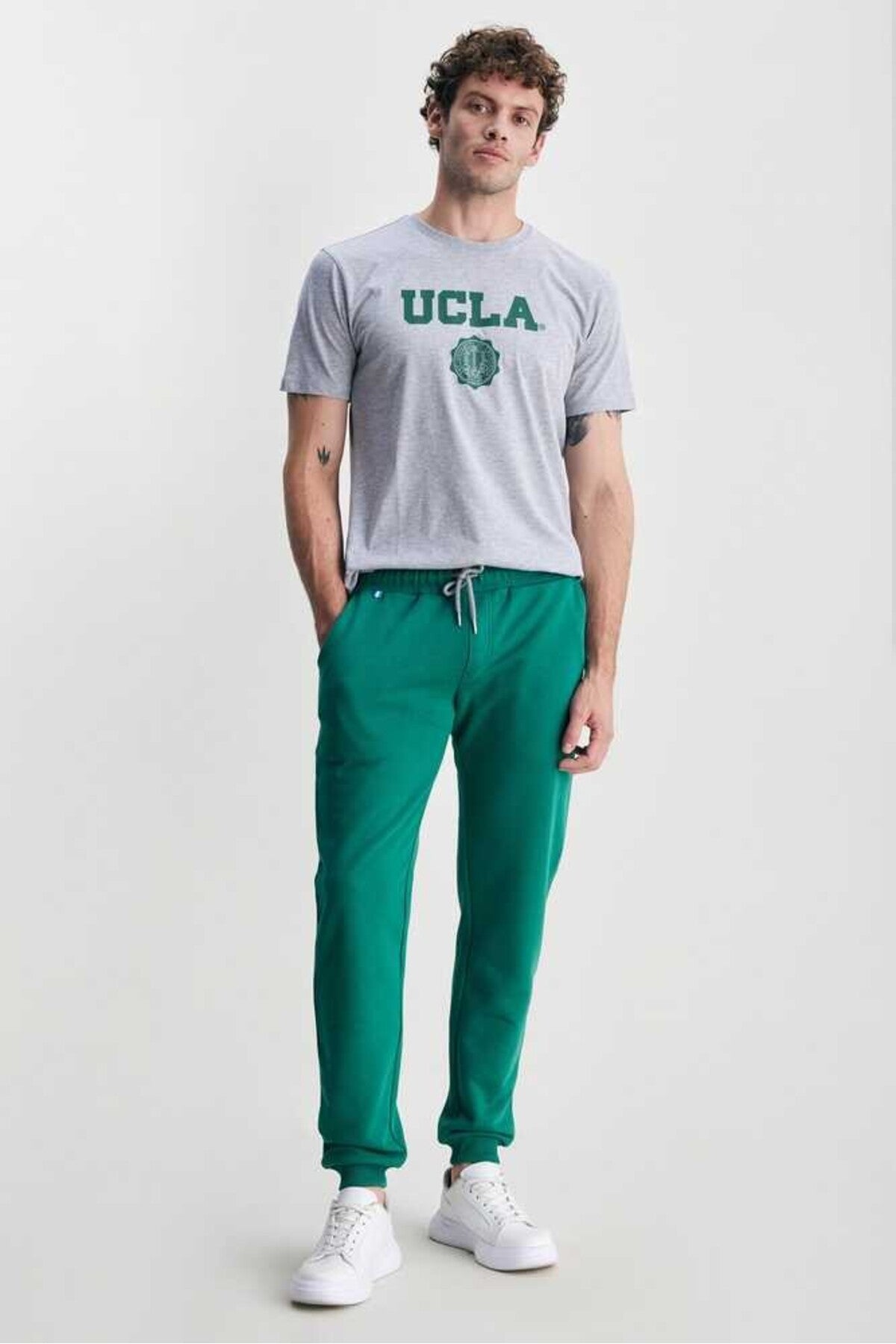 UCLA Pantaloni de trening cu elastic si snur in talie, buzunare laterale