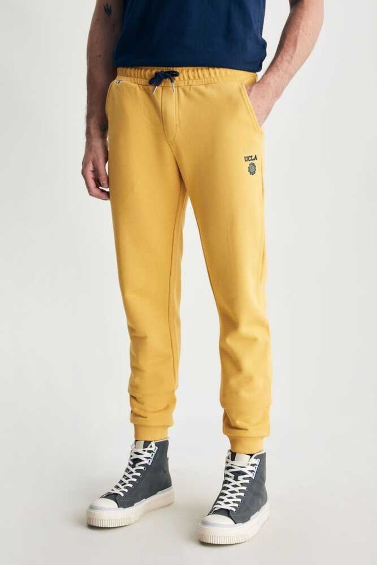UCLA Pantaloni de trening cu elastic si snur in talie, buzunare laterale