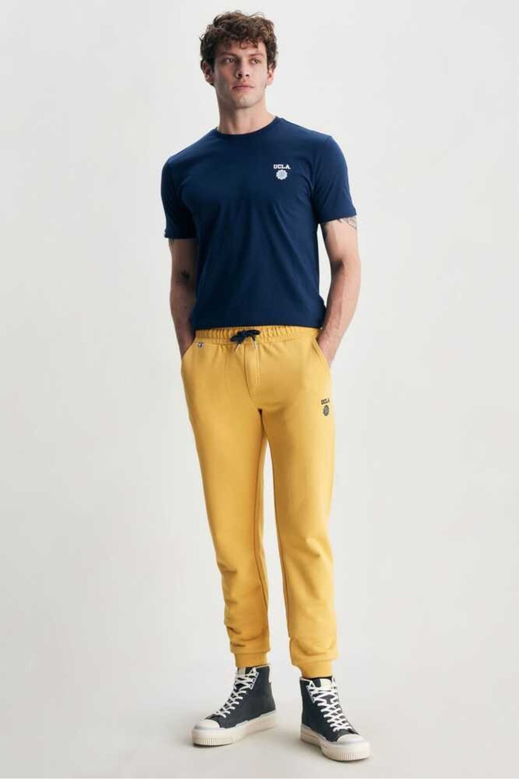 UCLA Pantaloni de trening cu elastic si snur in talie, buzunare laterale