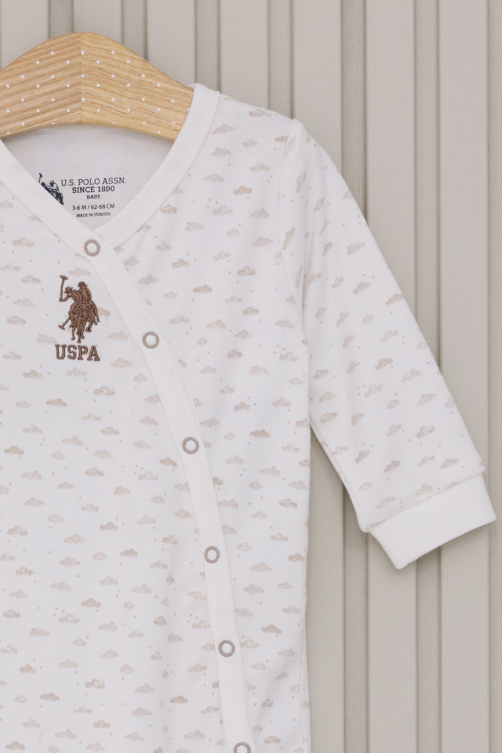 U.S. Polo Assn. Salopeta lunga pentru bebelusi imprimeu cu norisori