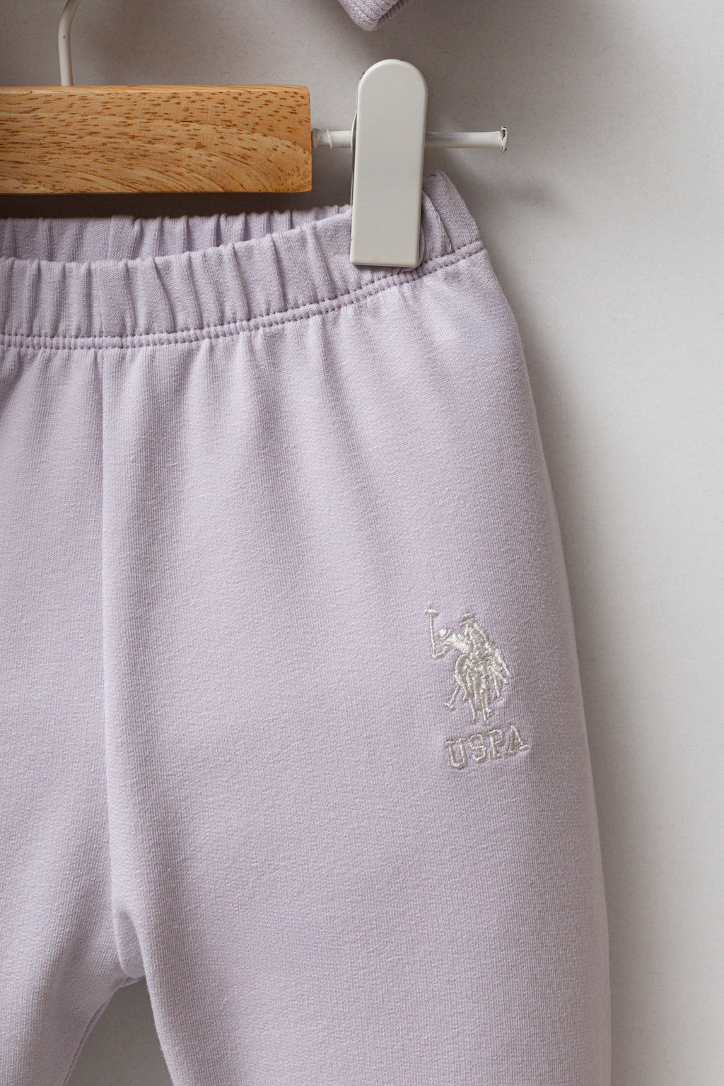 U.S. Polo Assn. Set trei piese cu hanorac, bluza si pantaloni, Alb