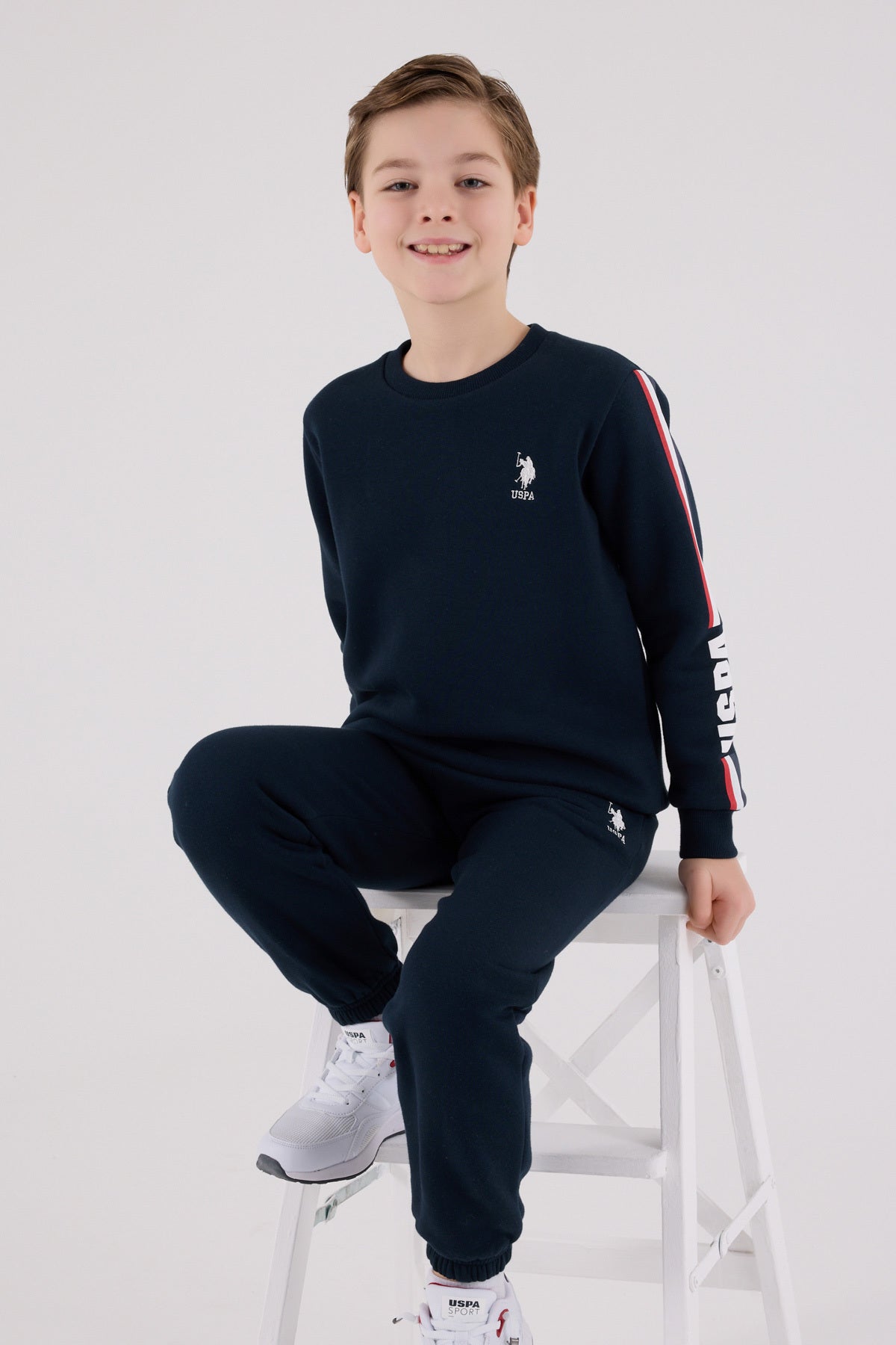 U.S. Polo Assn., Set de bluza de trening si pantaloni de trening din amestec de bumbac, Rosu, Alb optic, Bleumarin, 122-128 CM