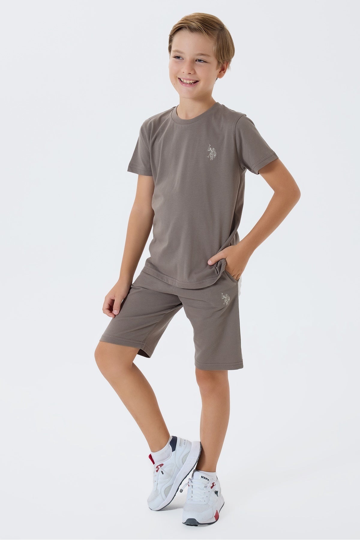 Set doua piese cu tricou si pantaloni scurti, pentru baieti