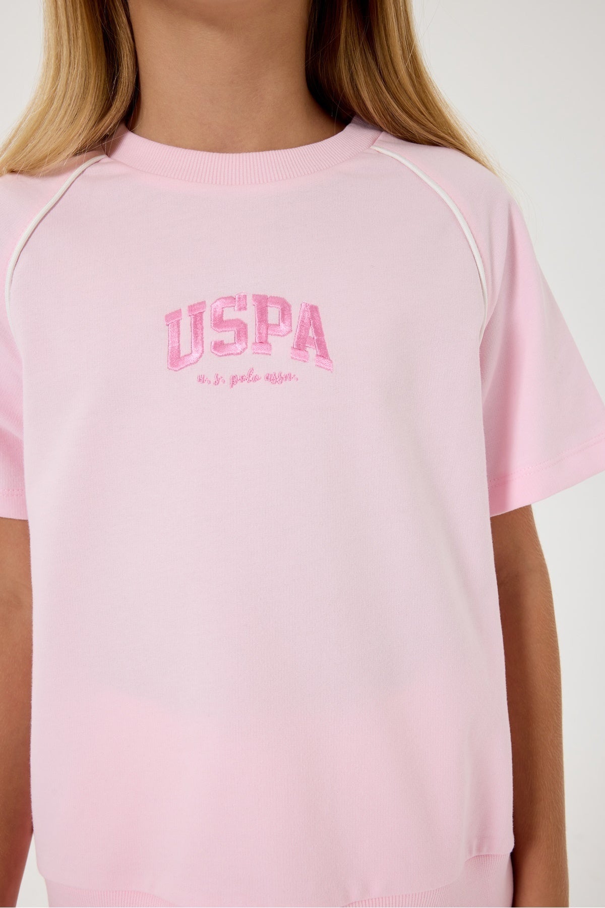 U.S. Polo Assn., Set de tricou cu decolteu la baza gatului si pantaloni scurti - 2 piese