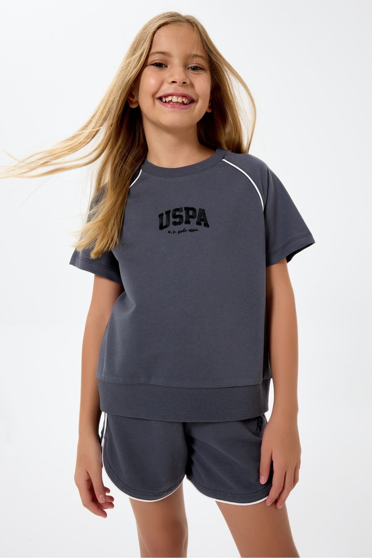 U.S. Polo Assn., Set de tricou cu decolteu la baza gatului si pantaloni scurti - 2 piese