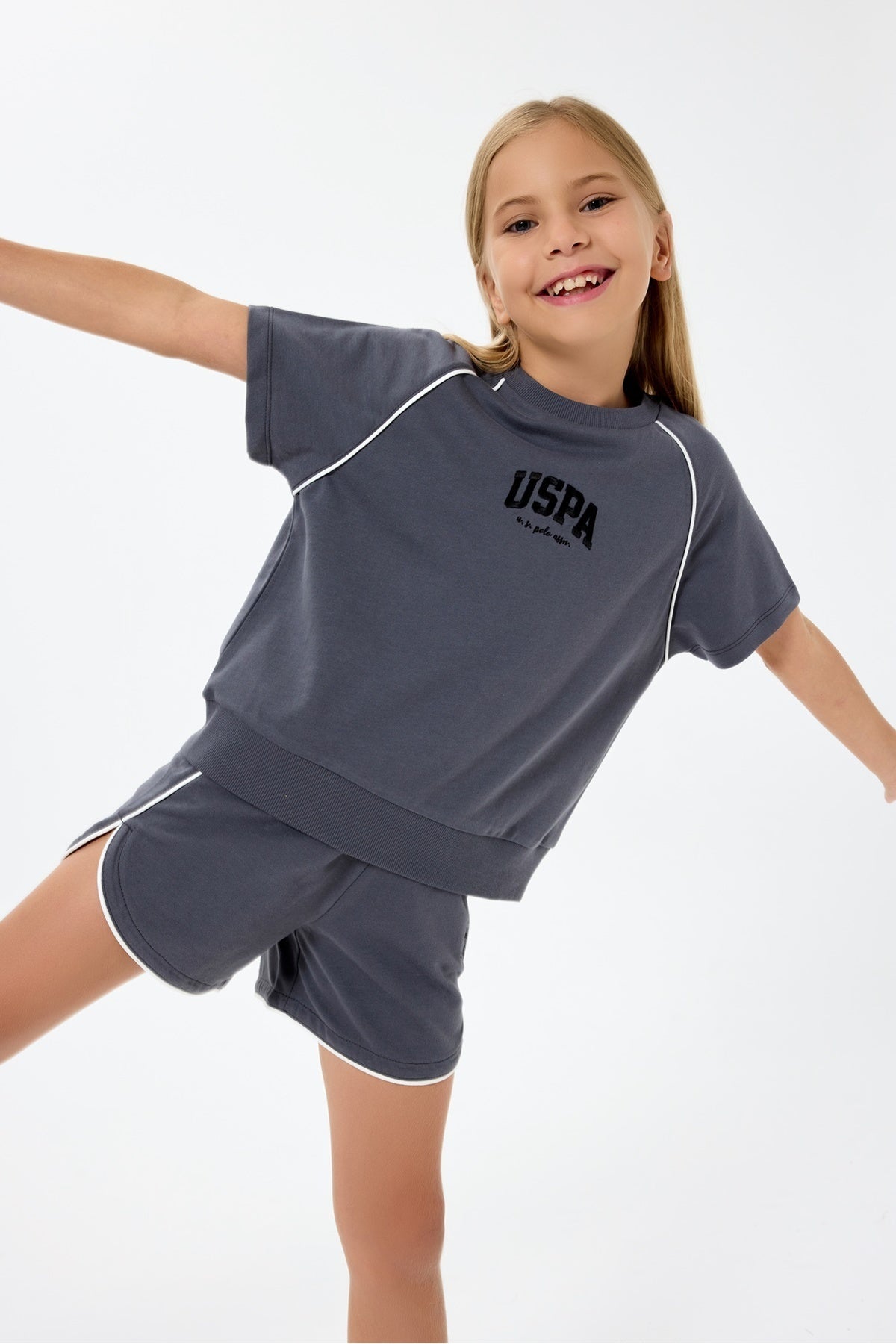 U.S. Polo Assn., Set de tricou cu decolteu la baza gatului si pantaloni scurti - 2 piese