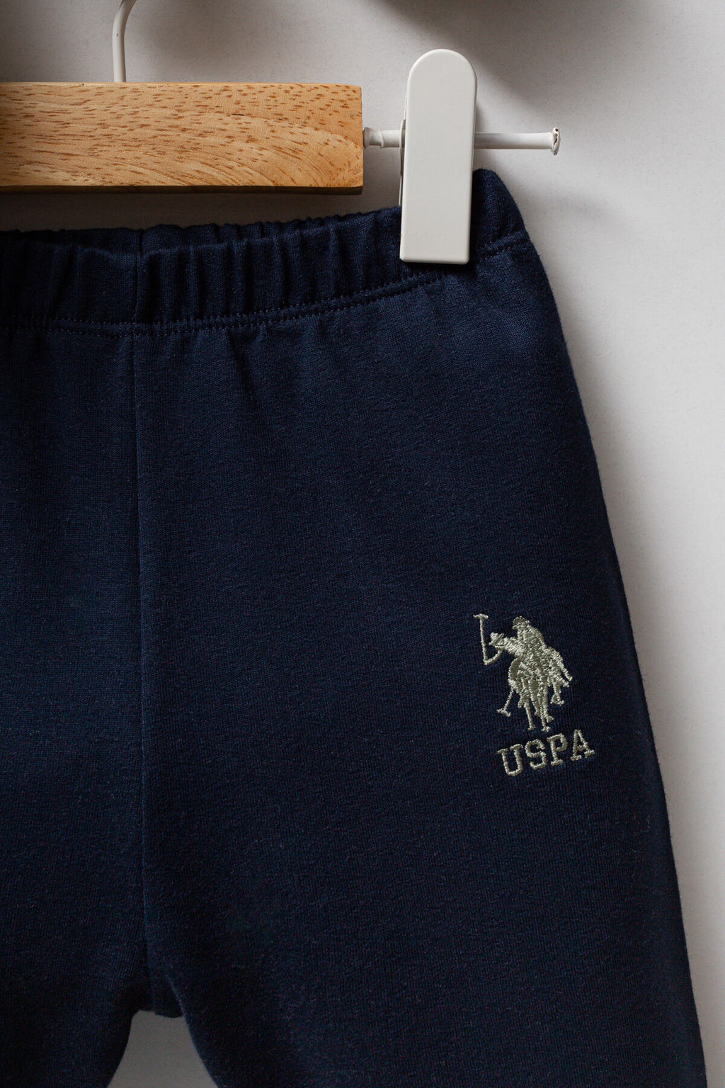 U.S. Polo Assn., Set de bluza polo din bumbac si pantaloni de trening relaxed-fit - 2 piese, Maro taupe deschis, Bleumarin, 74-80 CM