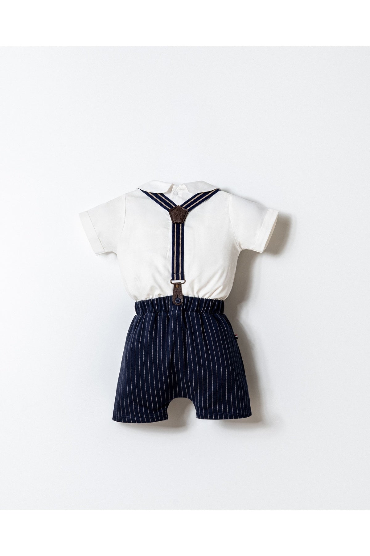 U.S. Polo Assn. Set doua piese cu tricou si pantaloni scurti pentru baieti, Alb