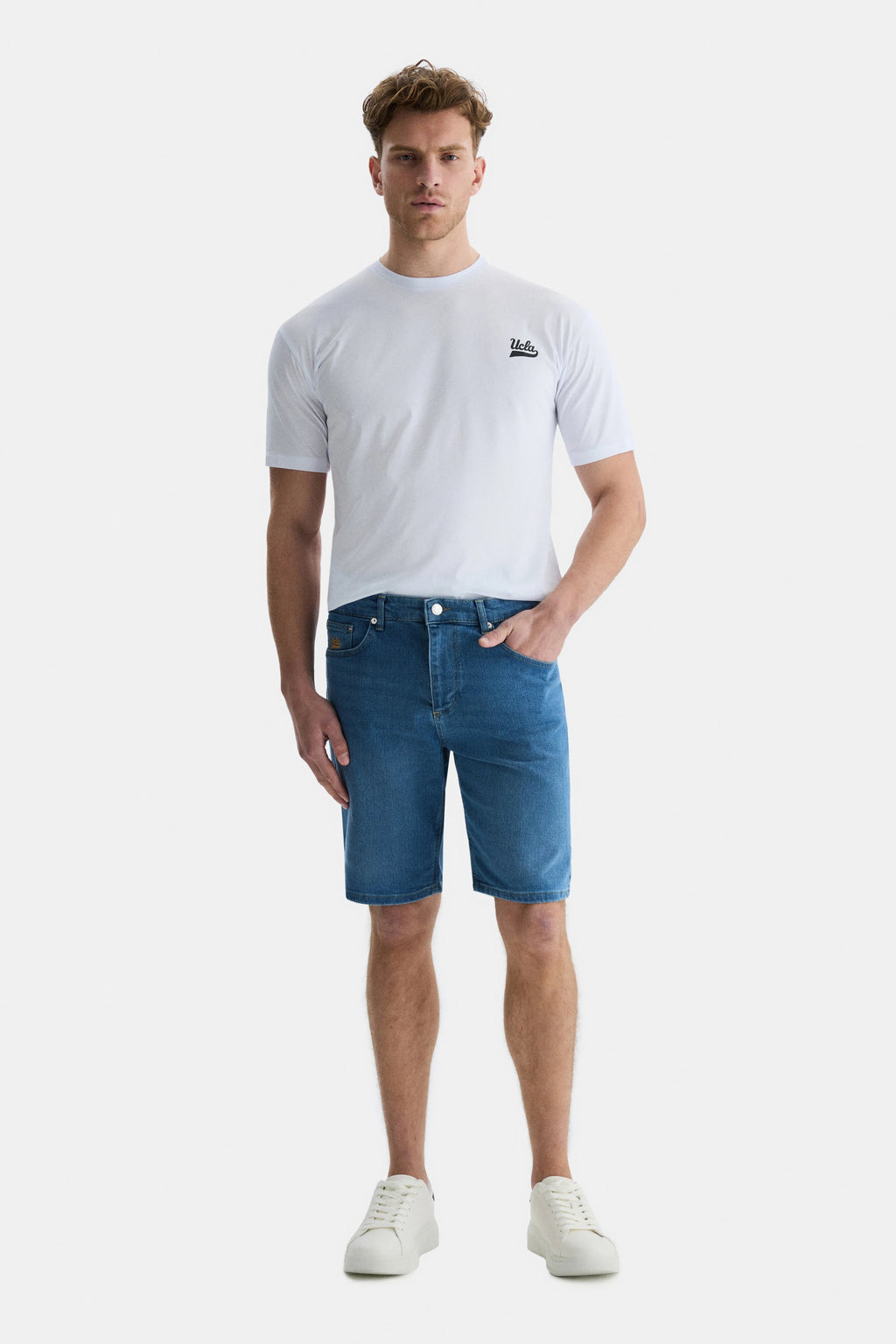 UCLA Pantaloni scurti cu snur si banda elastica in talie, buzunare laterale si imprimeu cu logo discret, MEDIUM WASH, DARREL