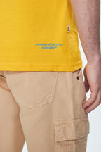 UCLA Tricou cu decolteu la baza gatului, imprimeu cu logo, regular fit, Galben, GAYLEY