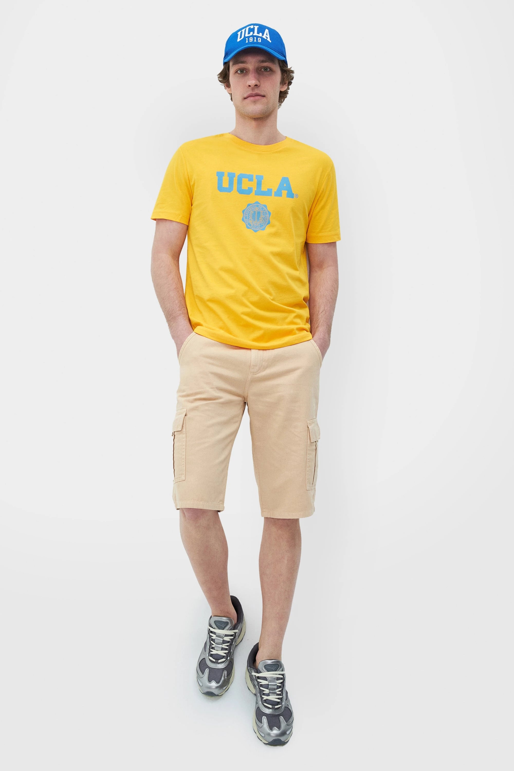 UCLA Tricou cu decolteu la baza gatului, imprimeu cu logo, regular fit, Galben, GAYLEY