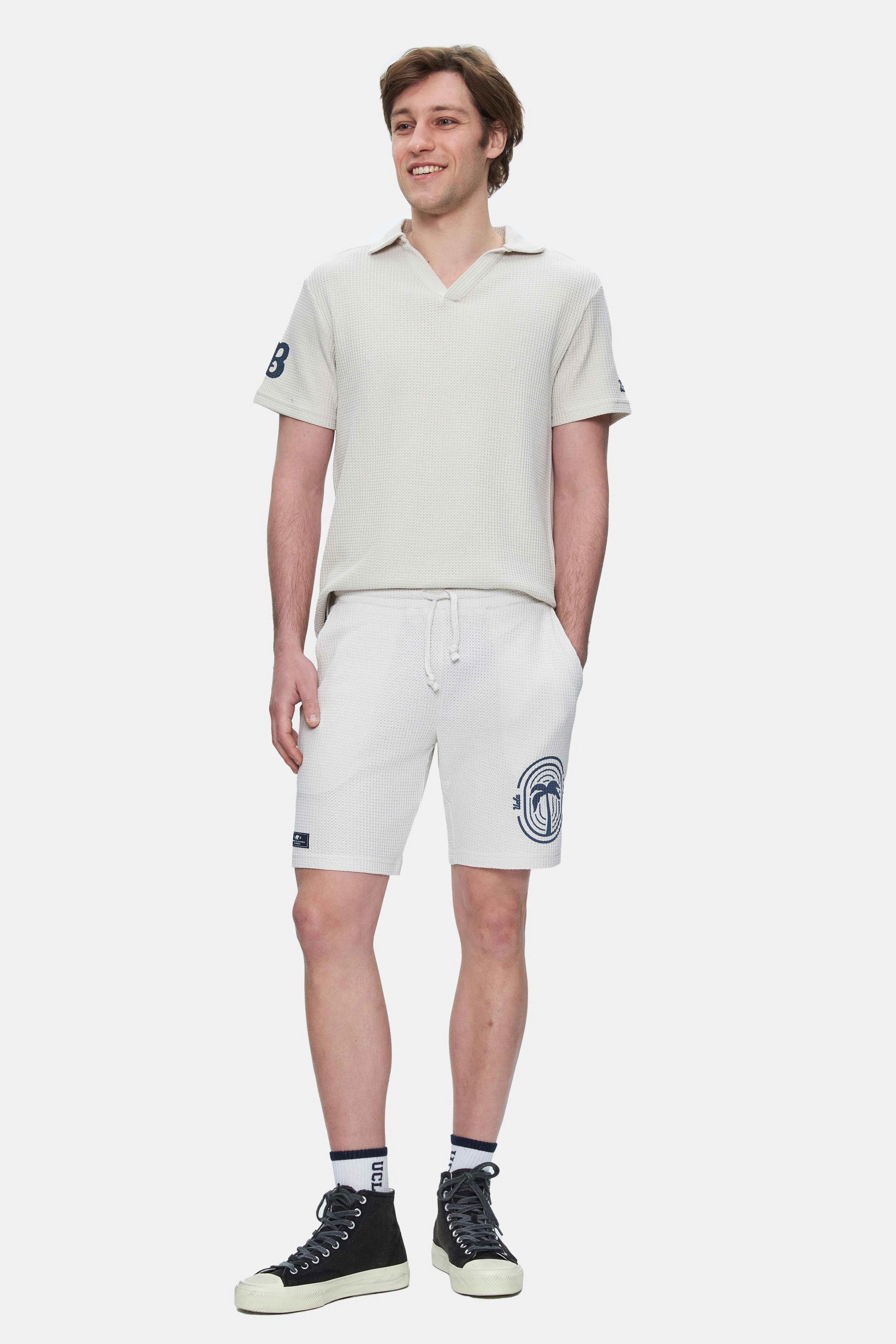 UCLA Pantaloni scurti cu snur si banda elastica in talie, buzunare laterale si imprimeu cu logo discret, Alb, SIERGE