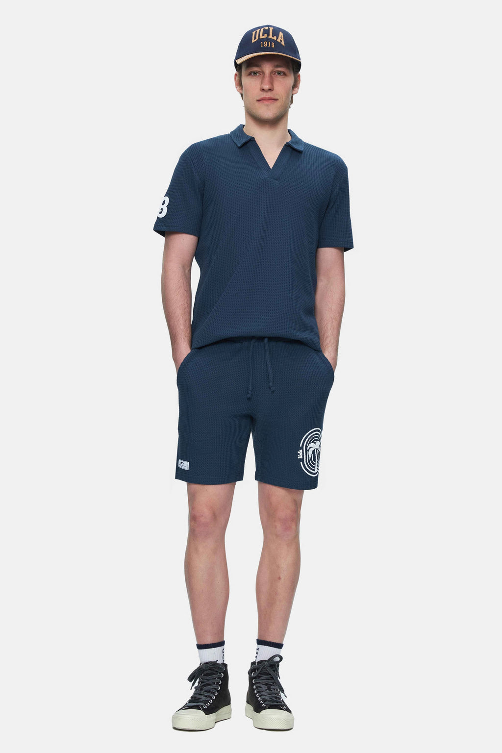 UCLA Pantaloni scurti cu snur si banda elastica in talie, buzunare laterale si imprimeu cu logo discret, Bleumarin, SIERGE