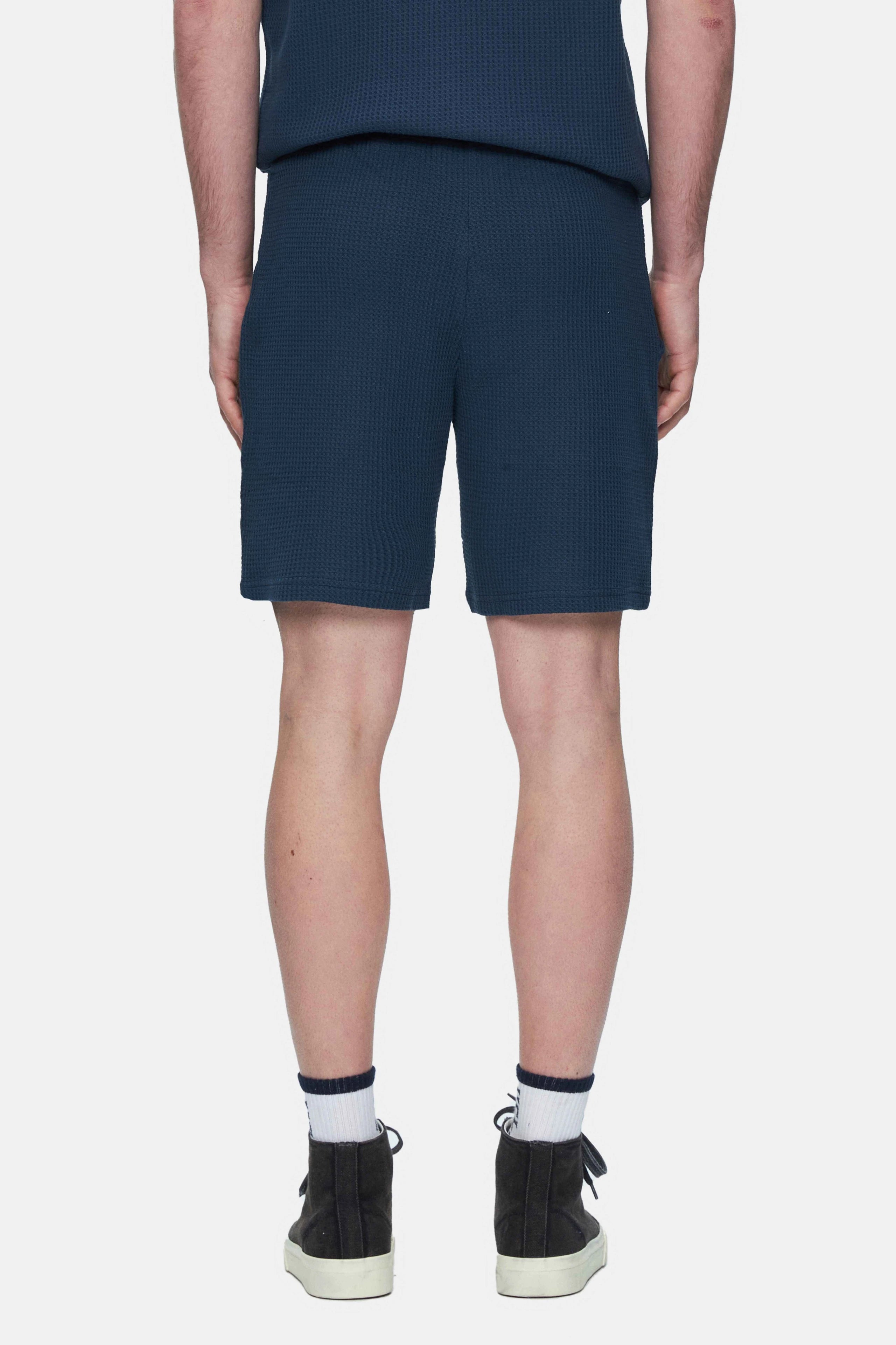 UCLA Pantaloni scurti cu snur si banda elastica in talie, buzunare laterale si imprimeu cu logo discret, Bleumarin, SIERGE