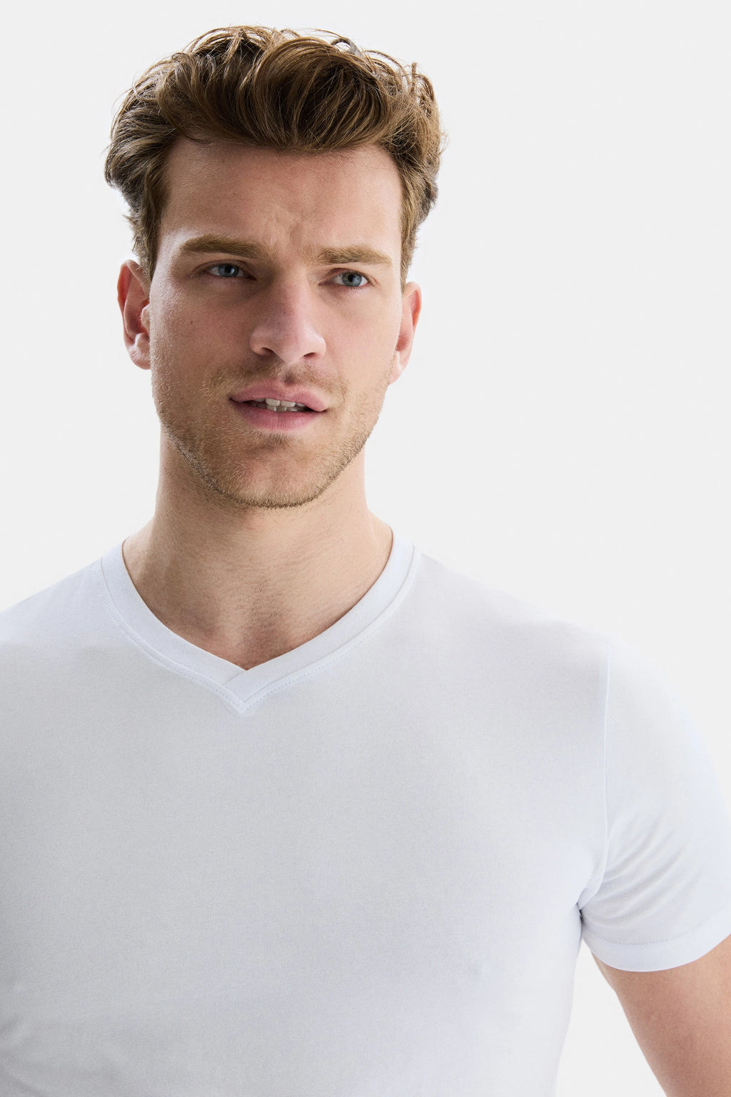 UCLA Tricou cu decolteu la baza gatului, imprimeu cu logo, regular fit, Alb, VANNESS